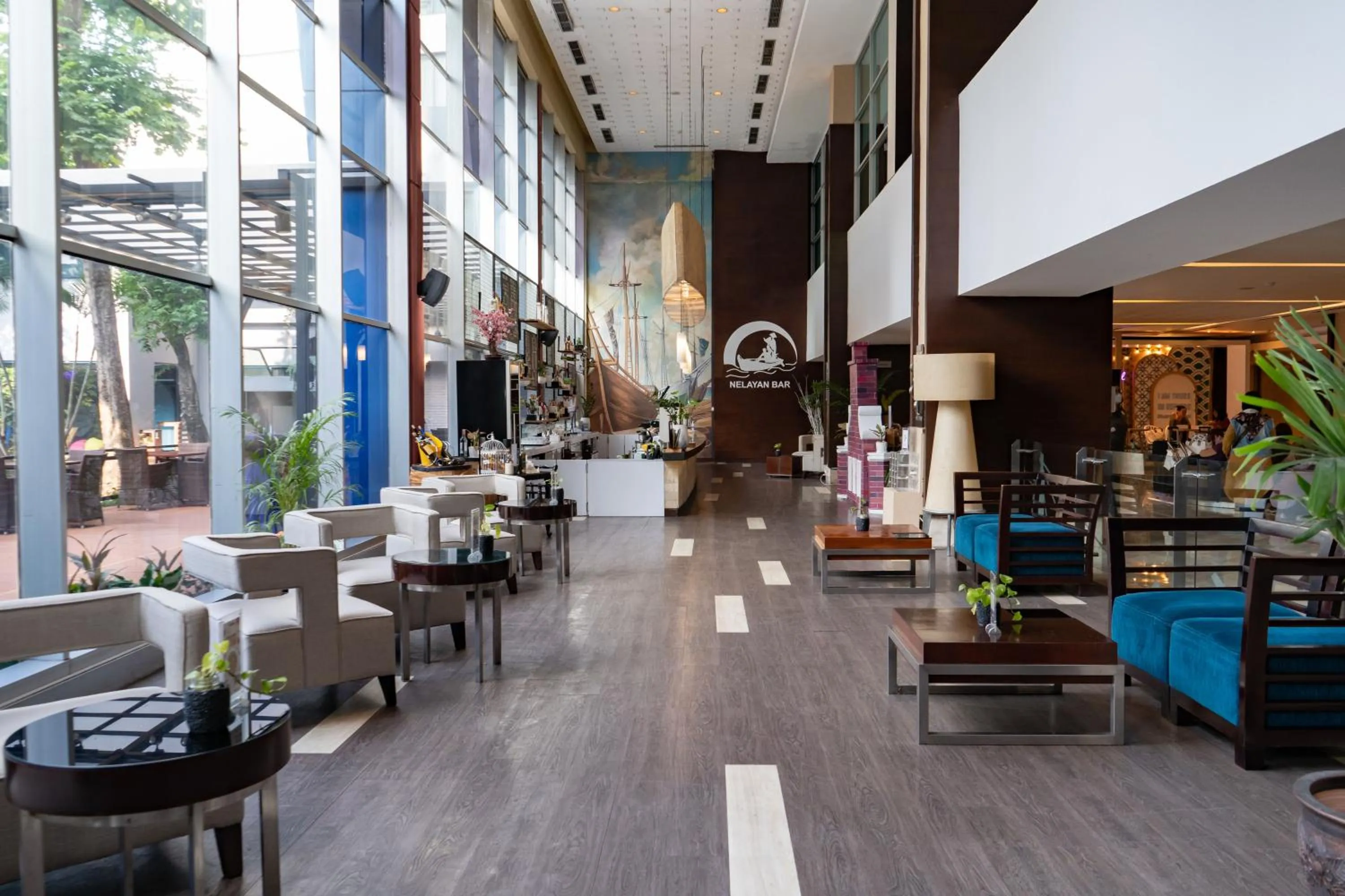 Lounge or bar in Mercure Convention Center Ancol