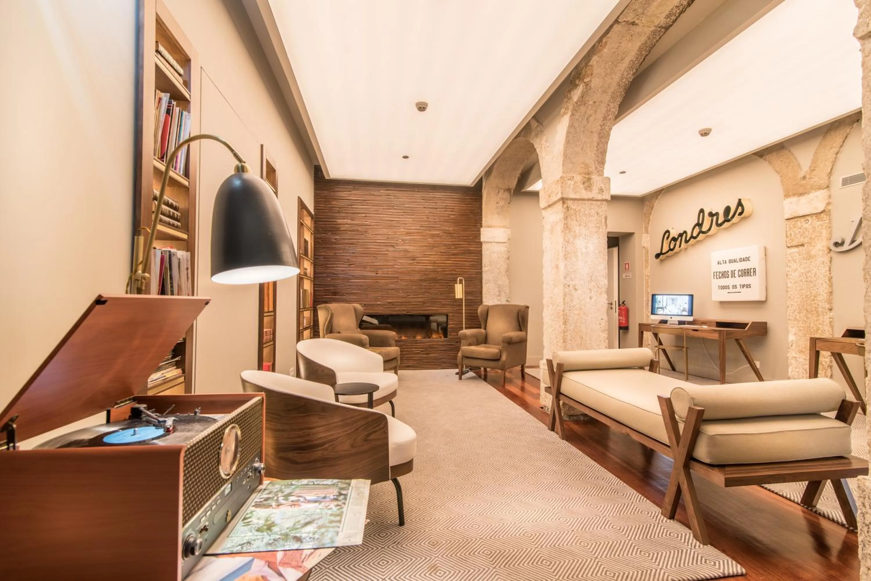 Library in Hotel da Baixa