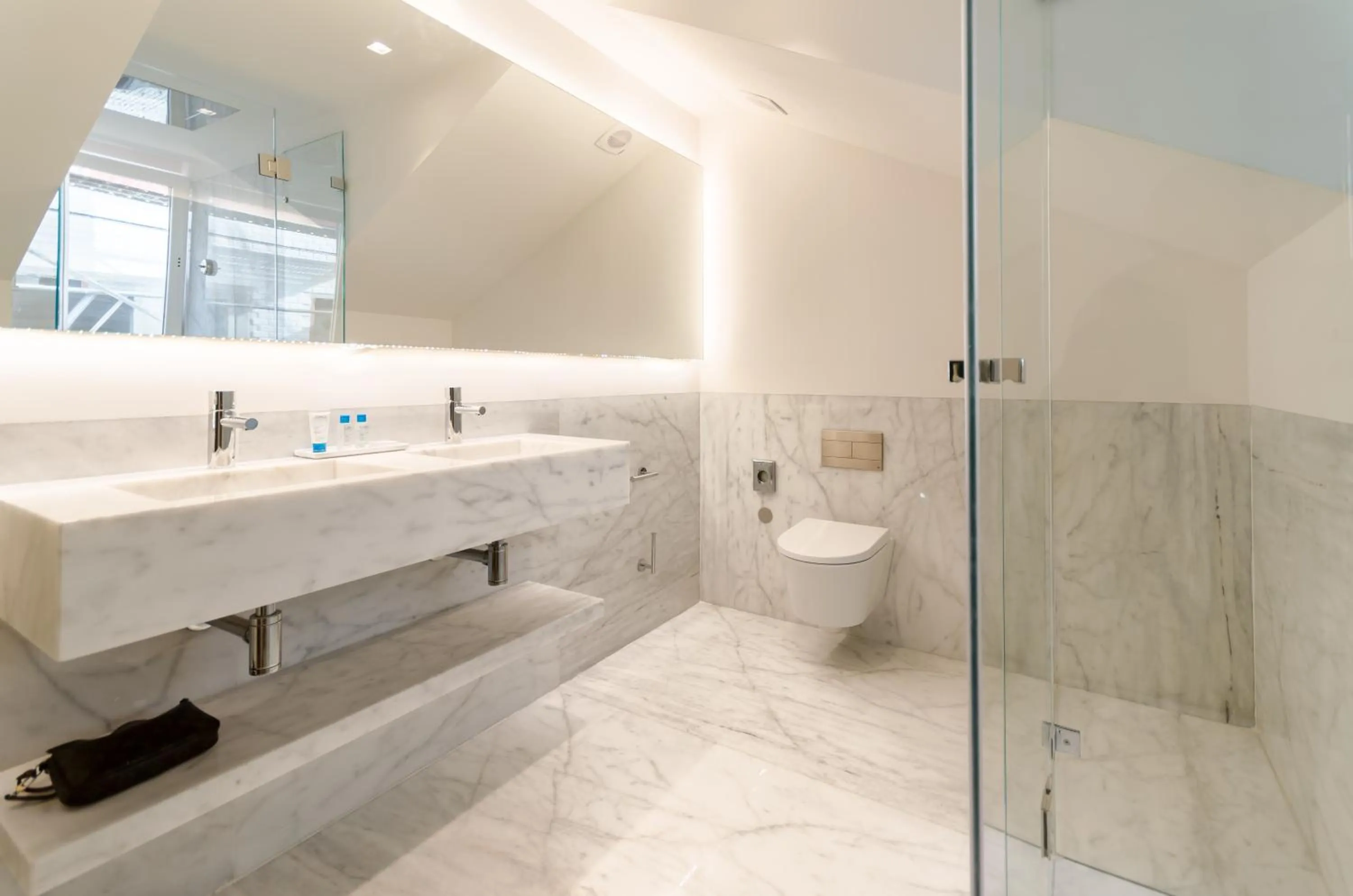 Shower in Hotel da Baixa