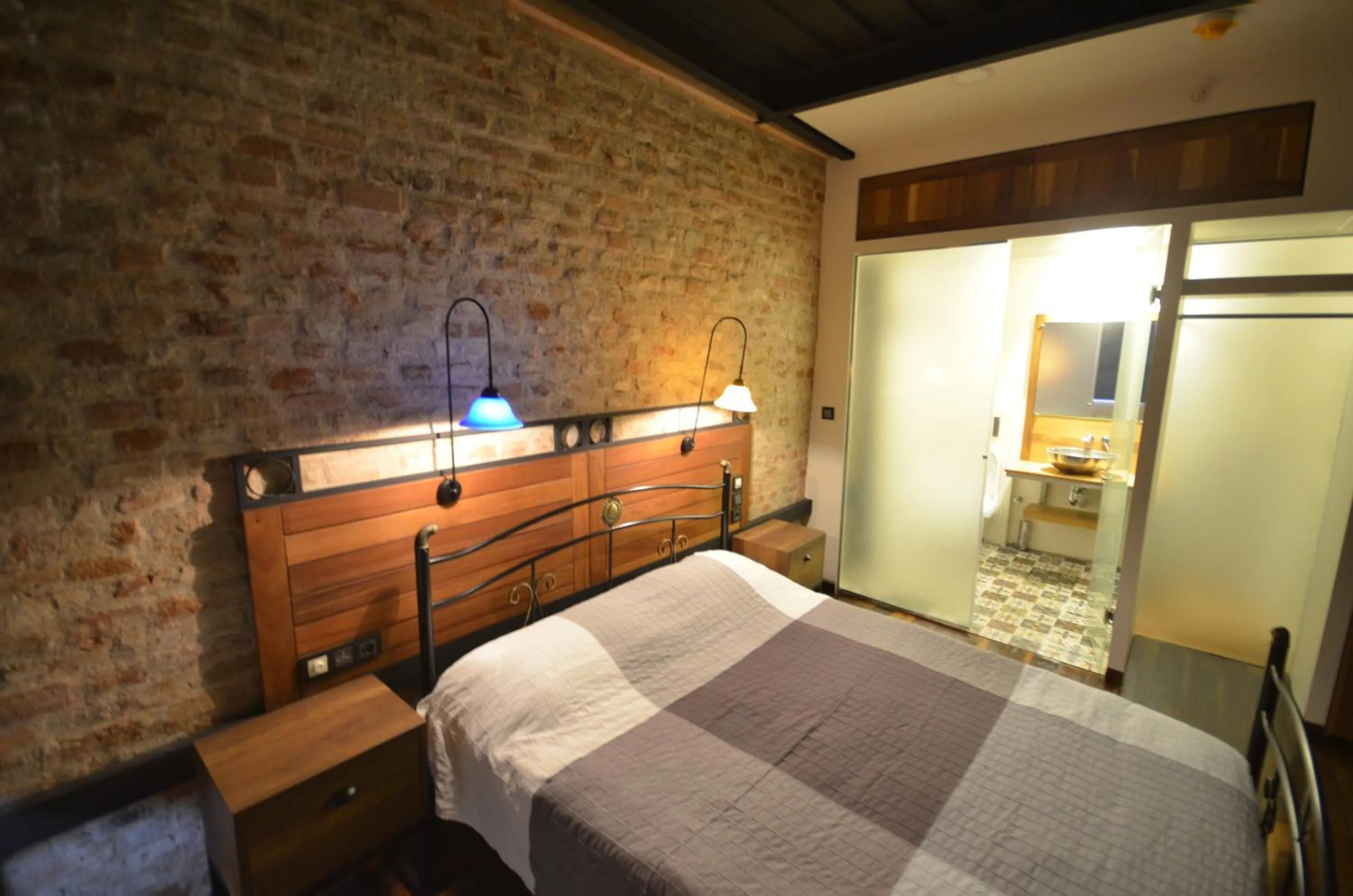 Bed in Ünver Galata Apart