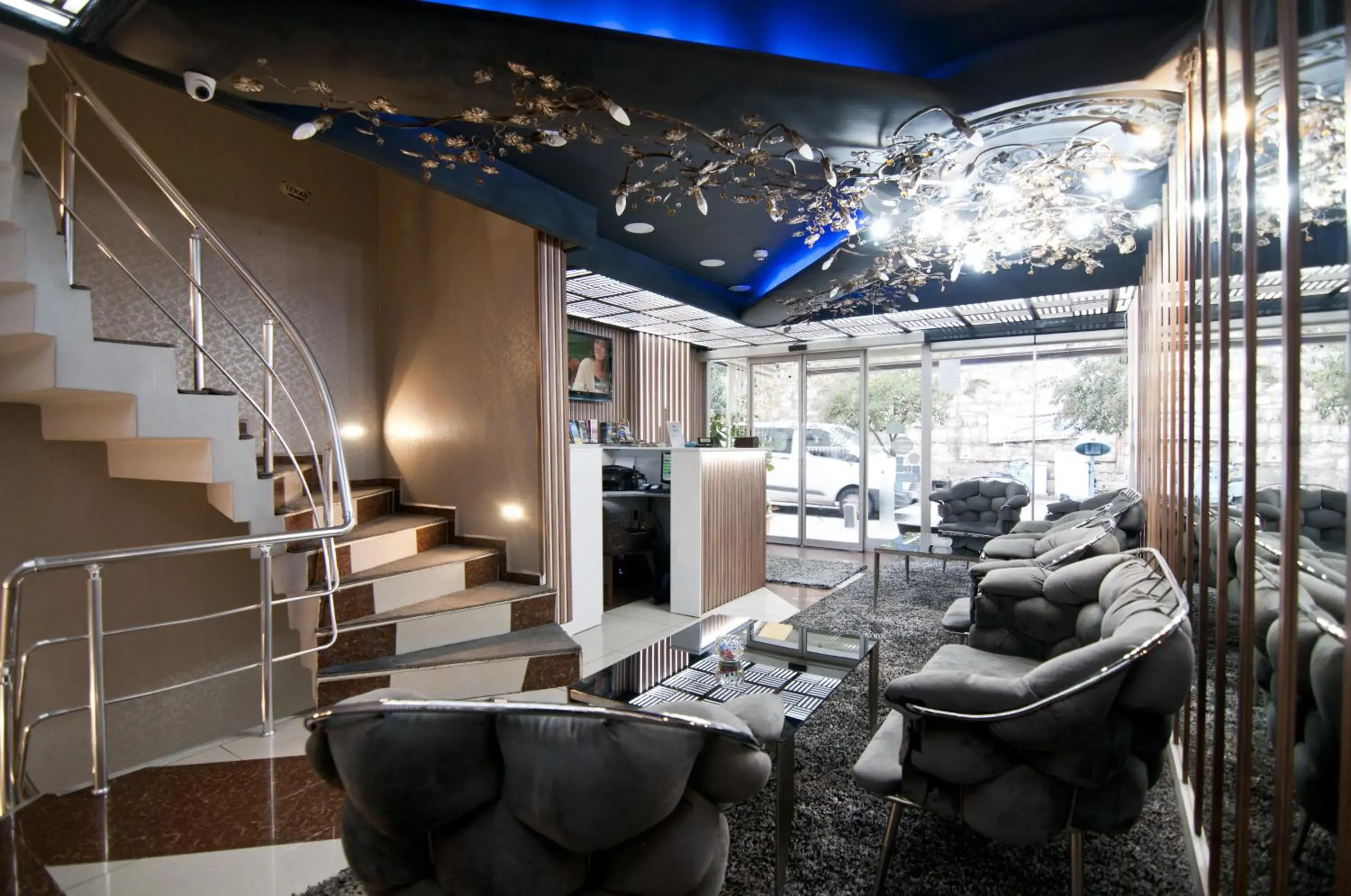 Lobby or reception in Hotel Broken Column Lobby or reception in Hotel Broken Column