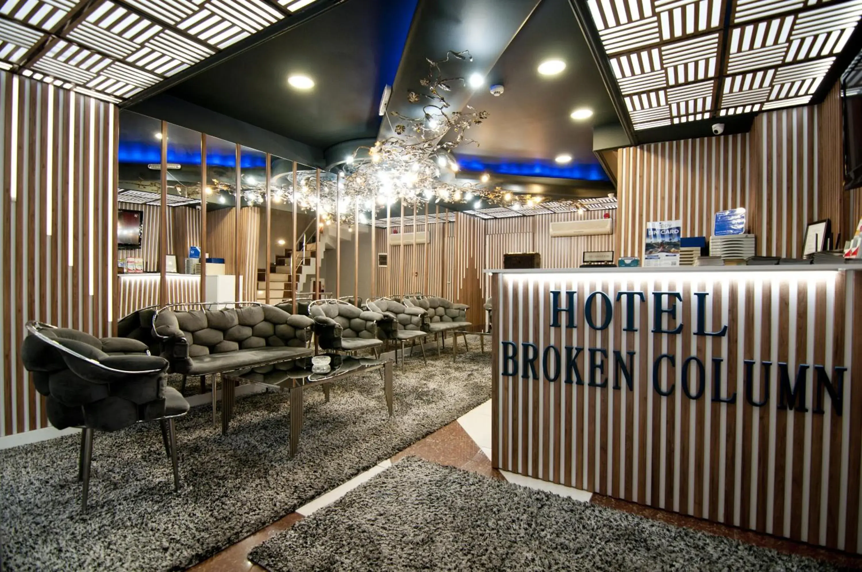 Lobby or reception in Hotel Broken Column Lobby or reception in Hotel Broken Column