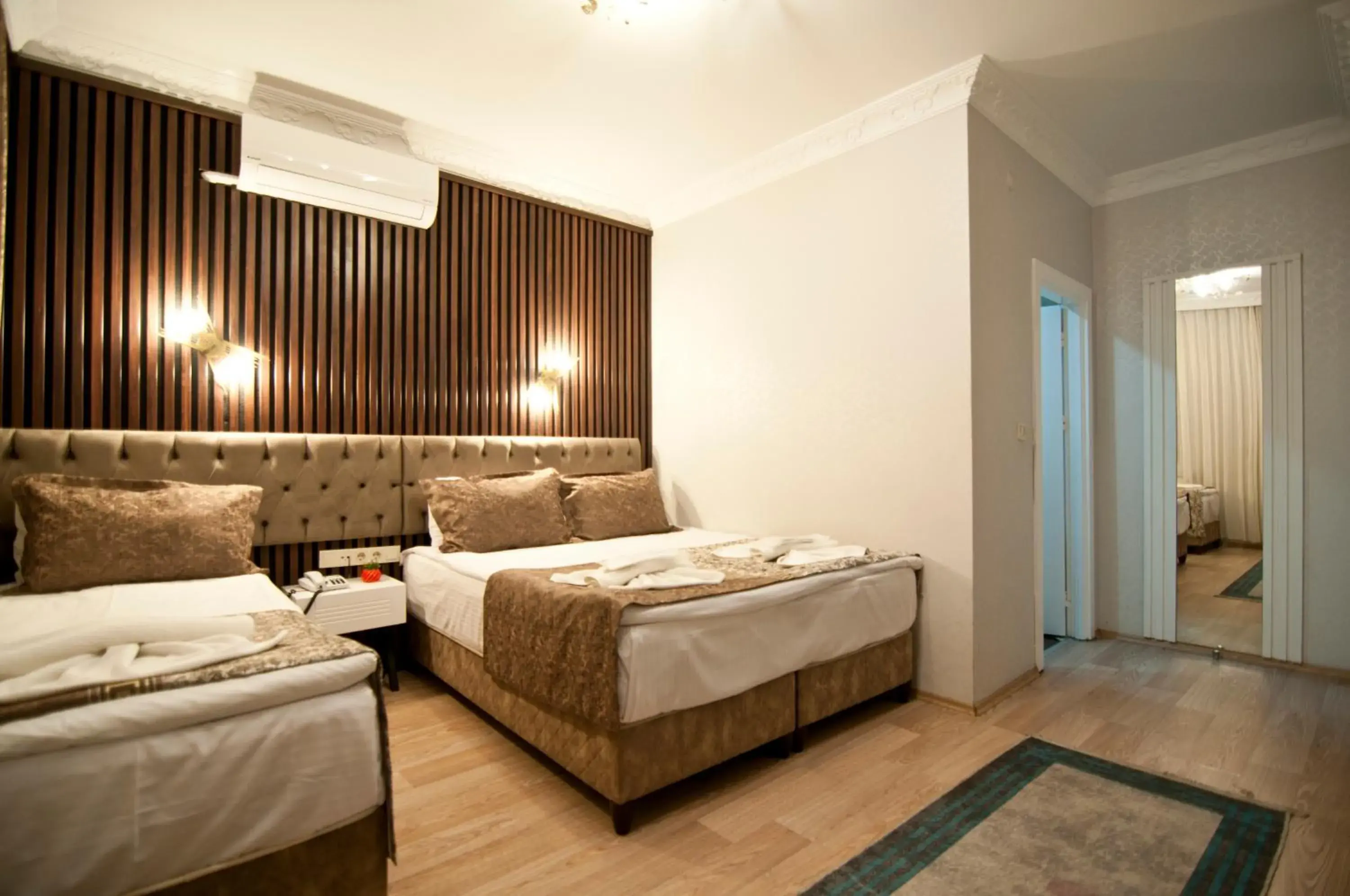 Standard Triple Room in Hotel Broken Column Standard Triple Room in Hotel Broken Column