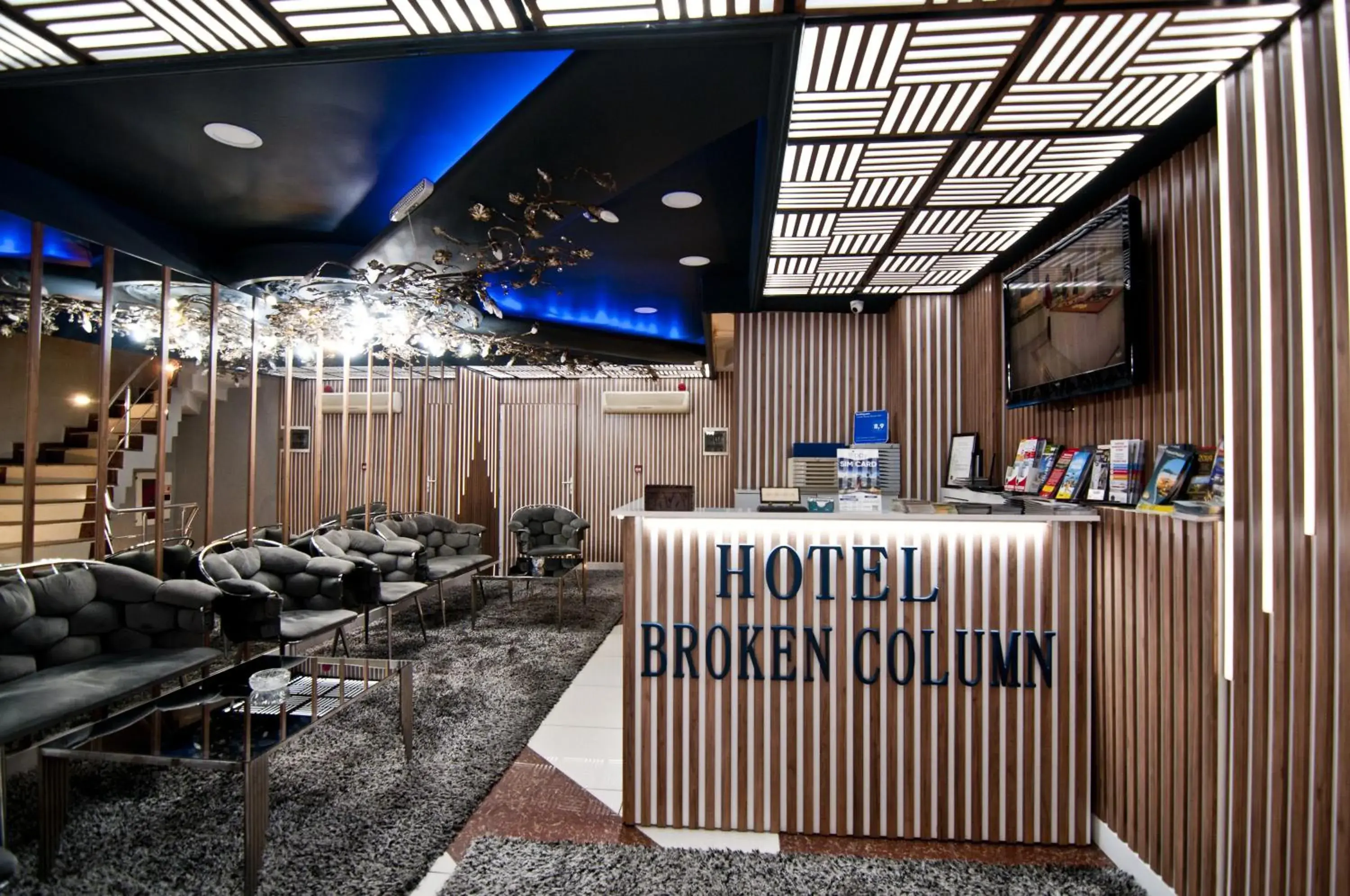 Lobby or reception in Hotel Broken Column Lobby or reception in Hotel Broken Column