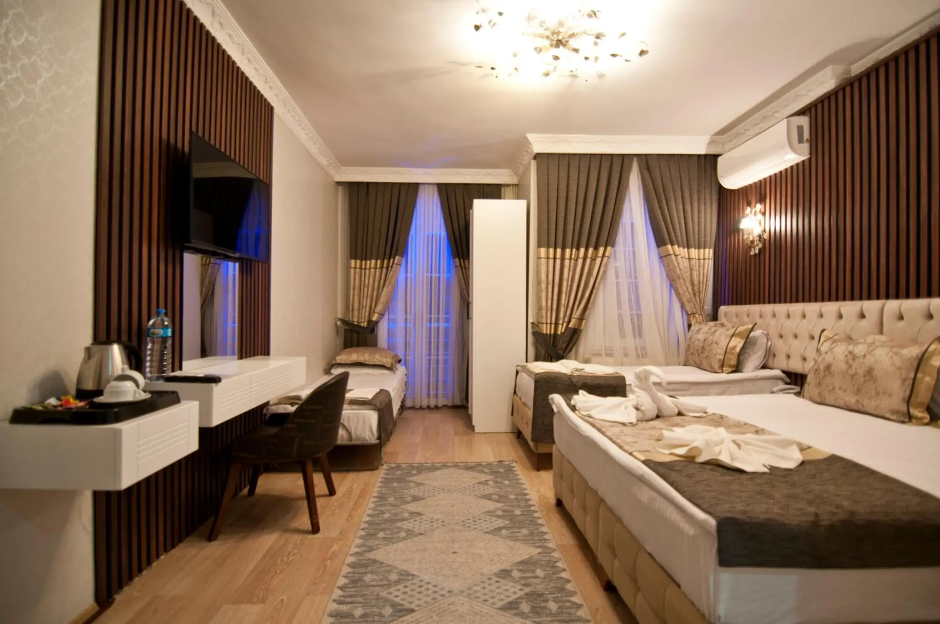 Bed in Hotel Broken Column Bed in Hotel Broken Column