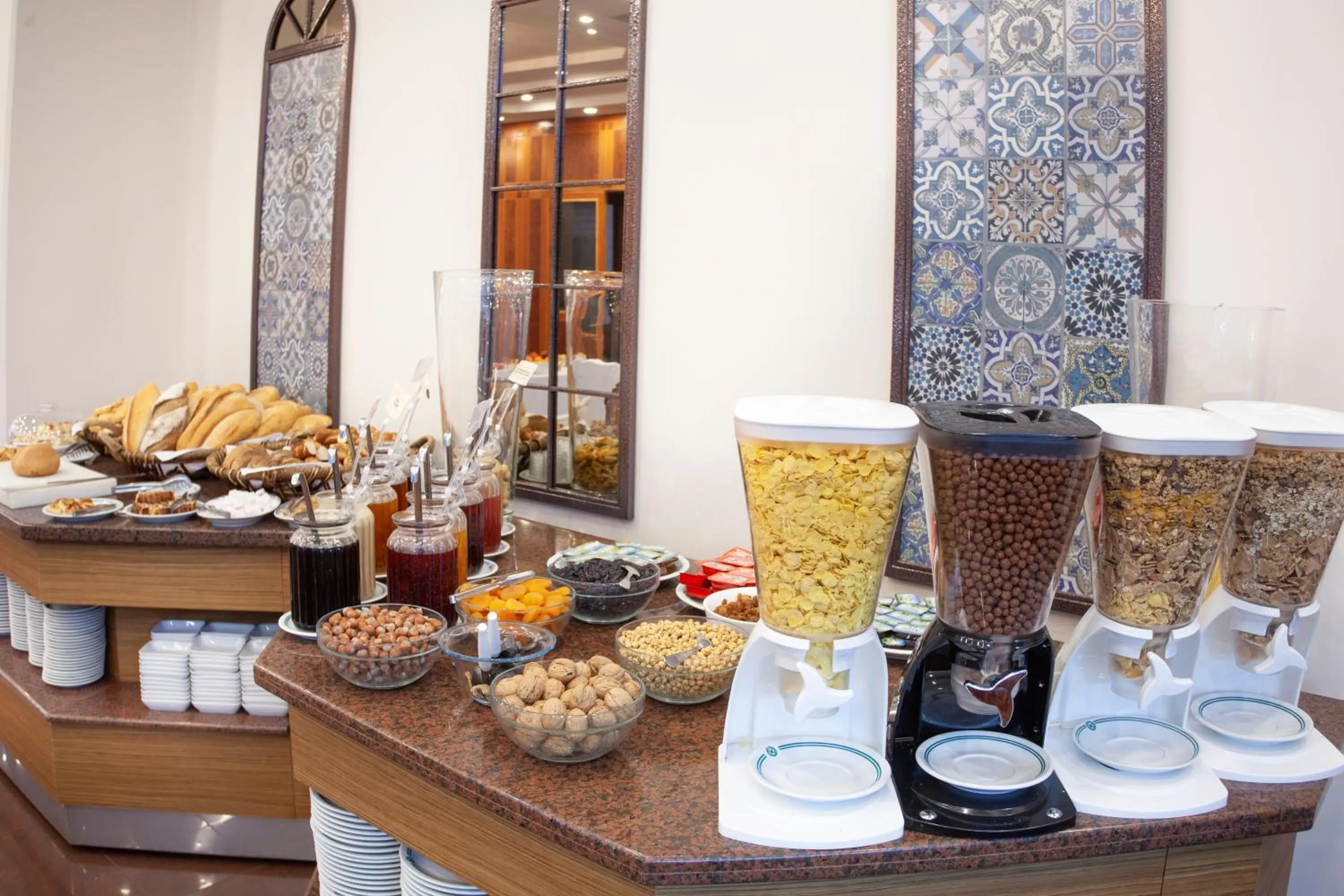 Food and drinks in Ozkaymak Konya Hotel