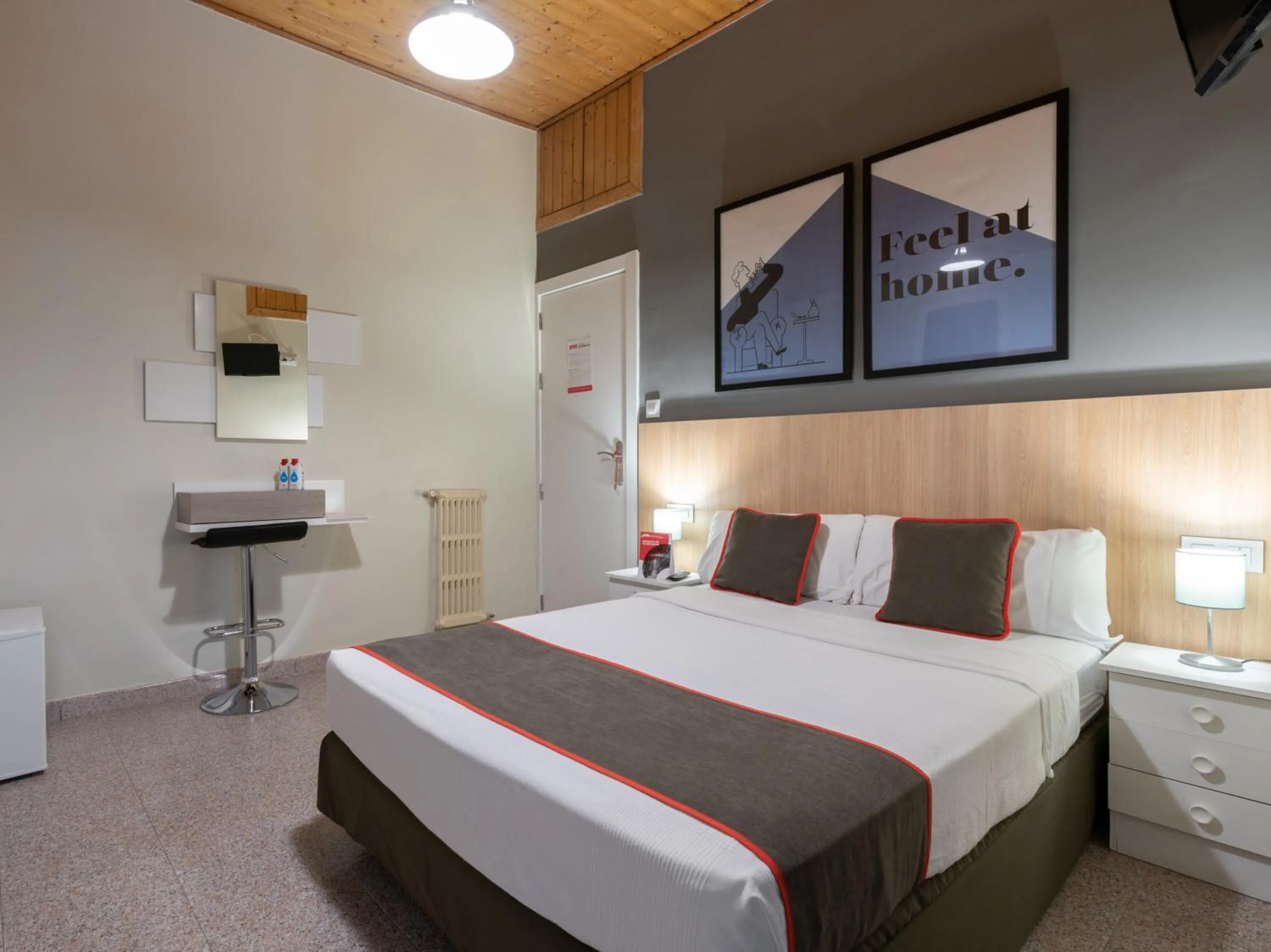 Photo of the whole room, Bed in CH Las Murallas