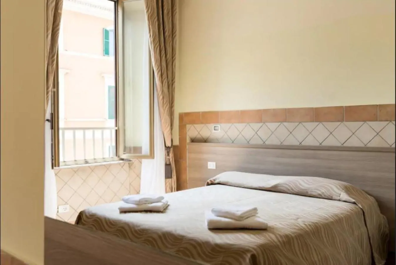 Bedroom, Bed in Alex Romano