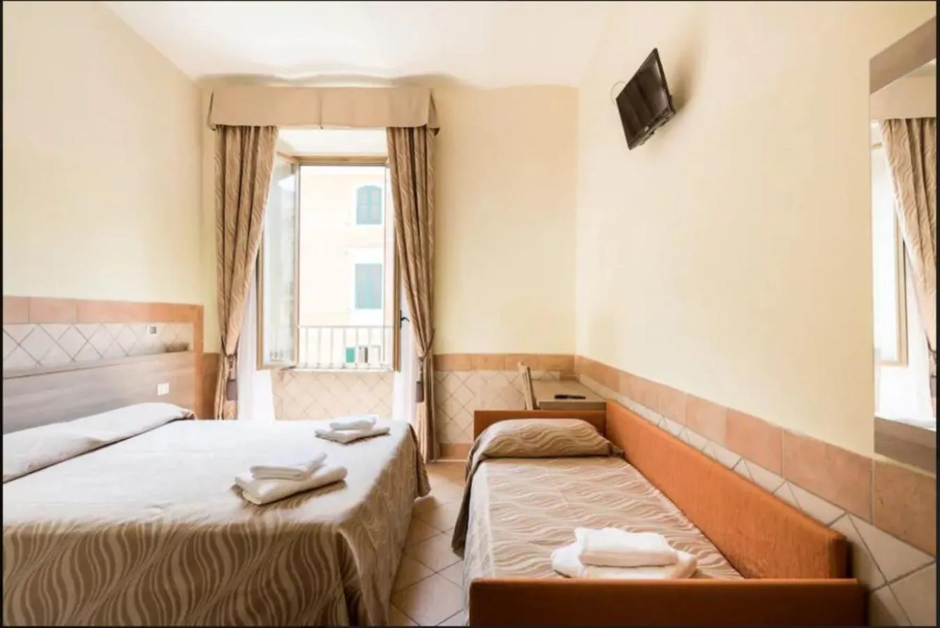 Bedroom, Bed in Alex Romano