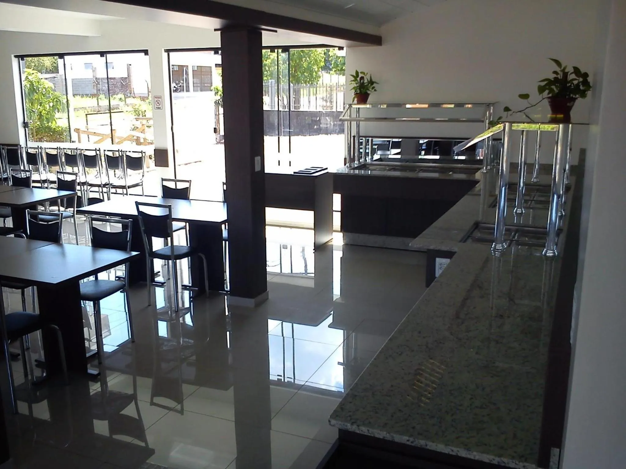 Restaurant/places to eat in Hotel D'Nápoles