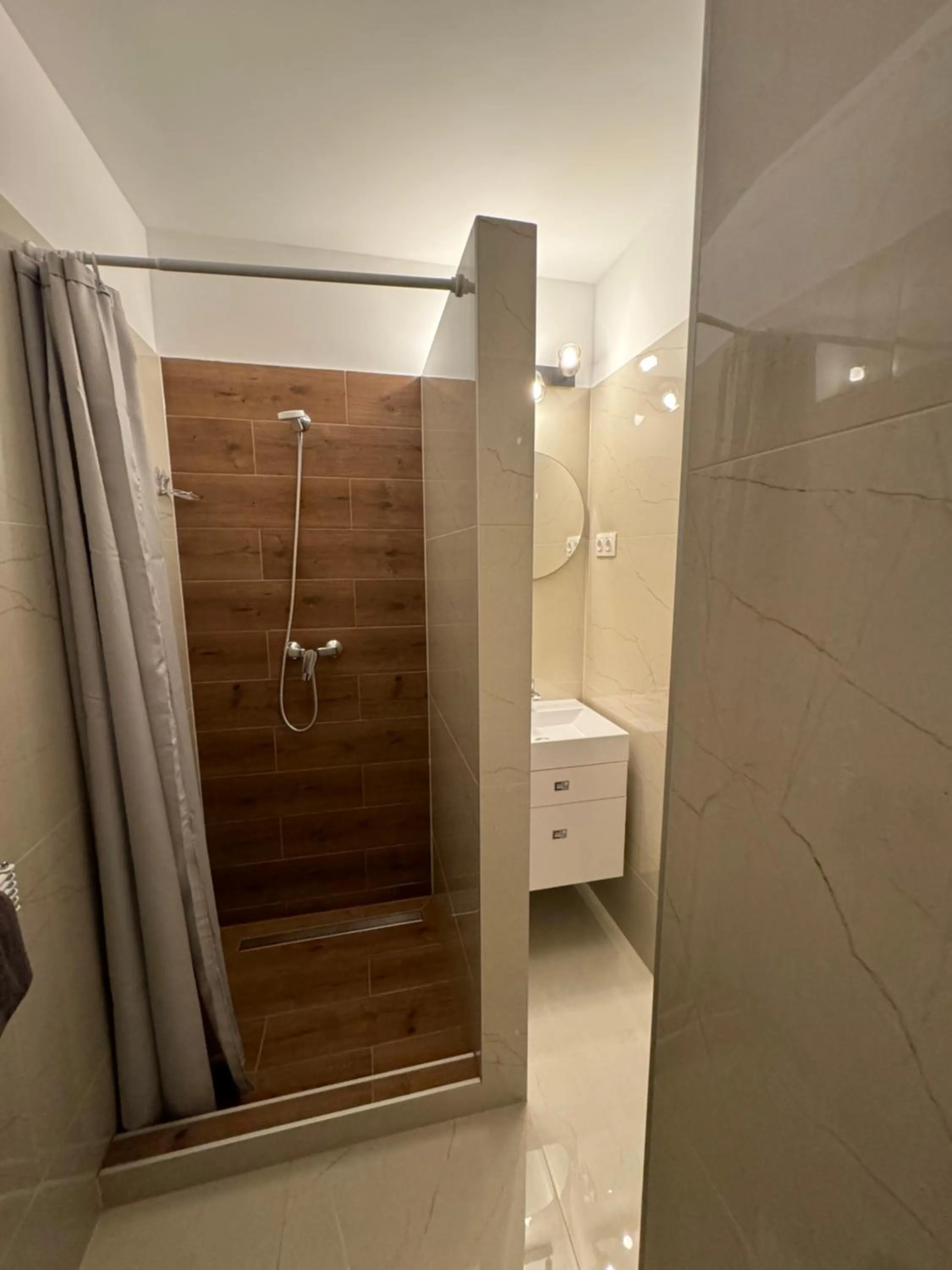 Shower in Boomerang Hostel