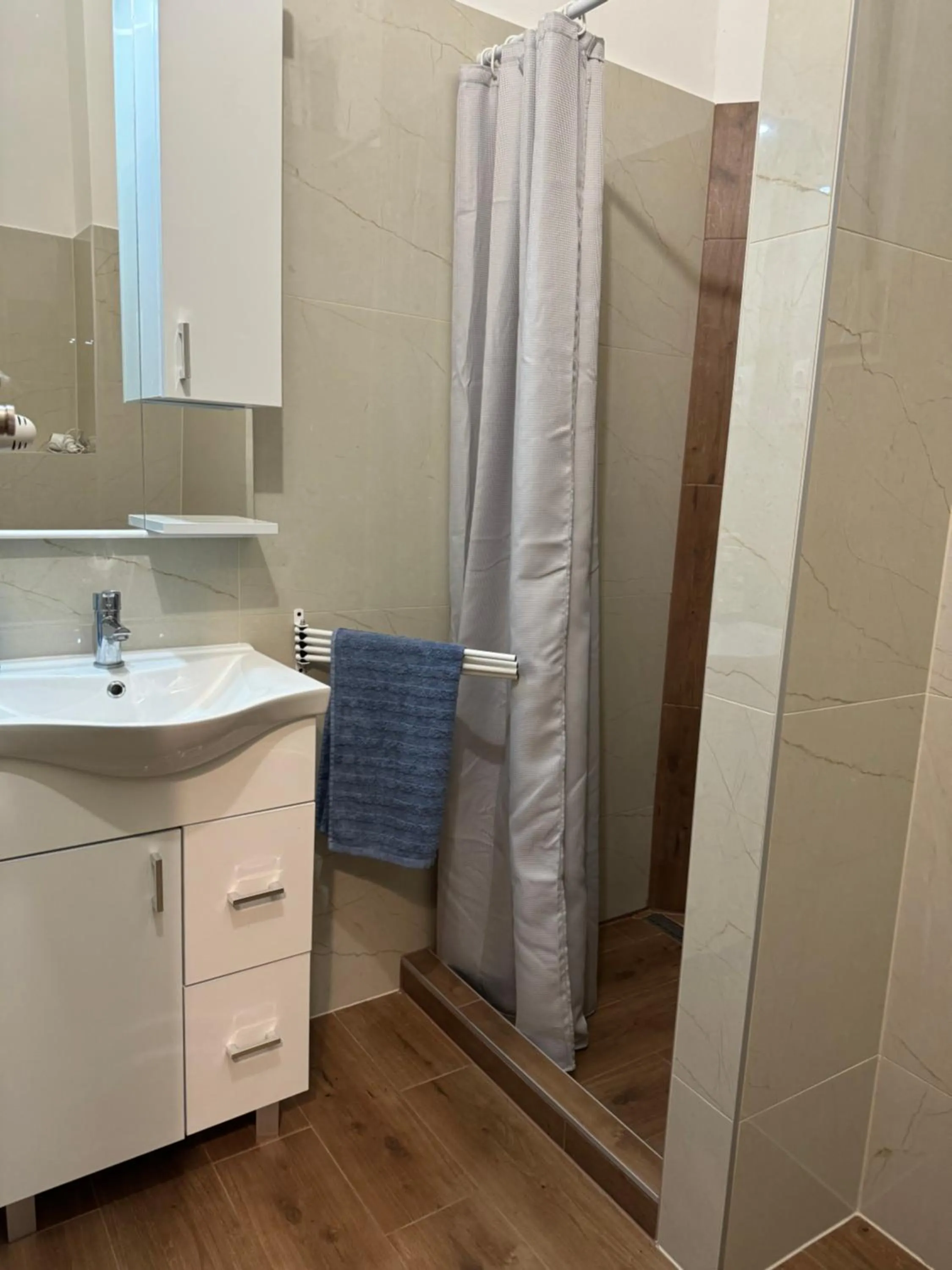 Shower in Boomerang Hostel