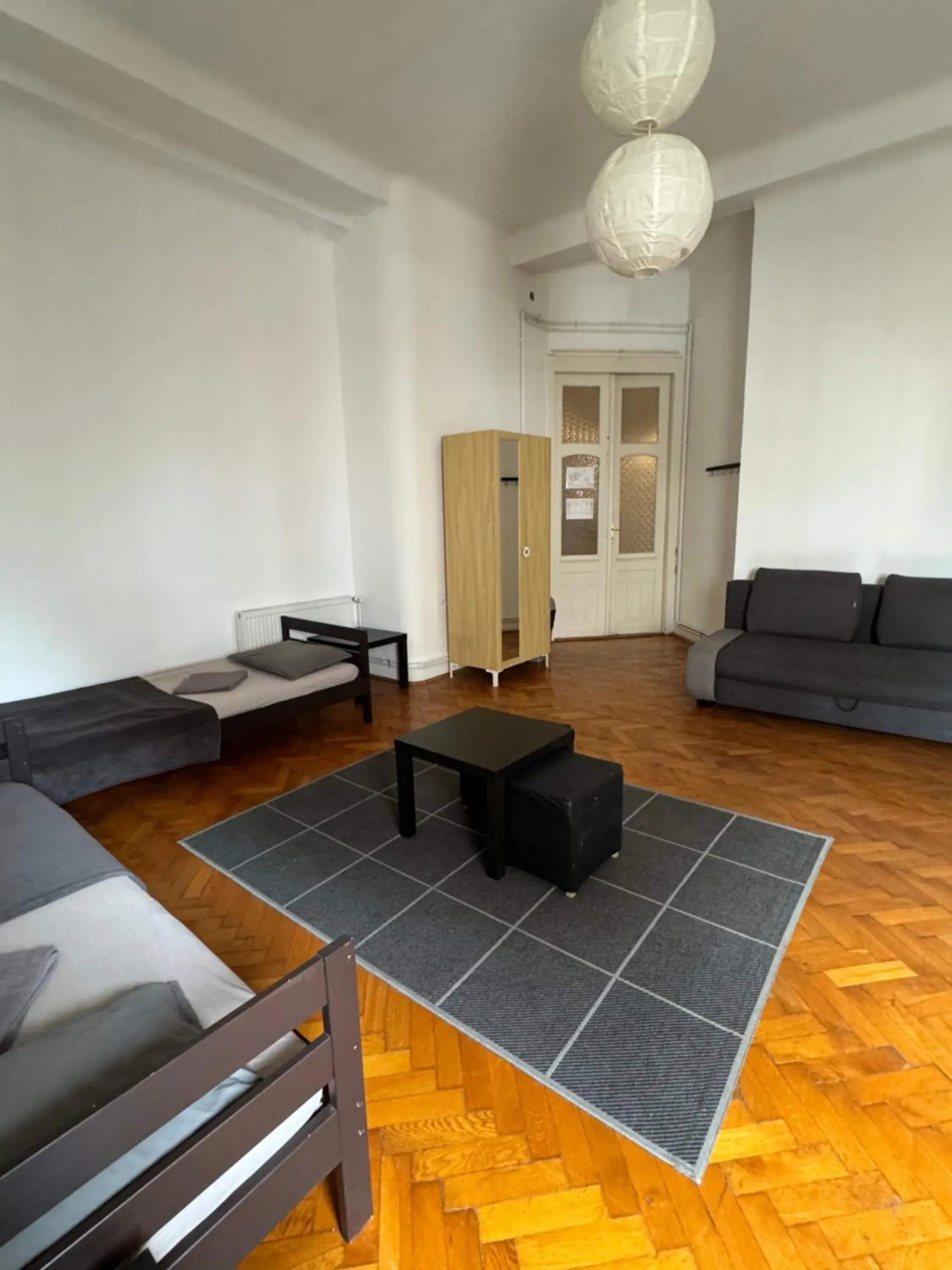 Triple Room with Shared Bathroom in Boomerang Hostel Triple Room with Shared Bathroom in Boomerang Hostel