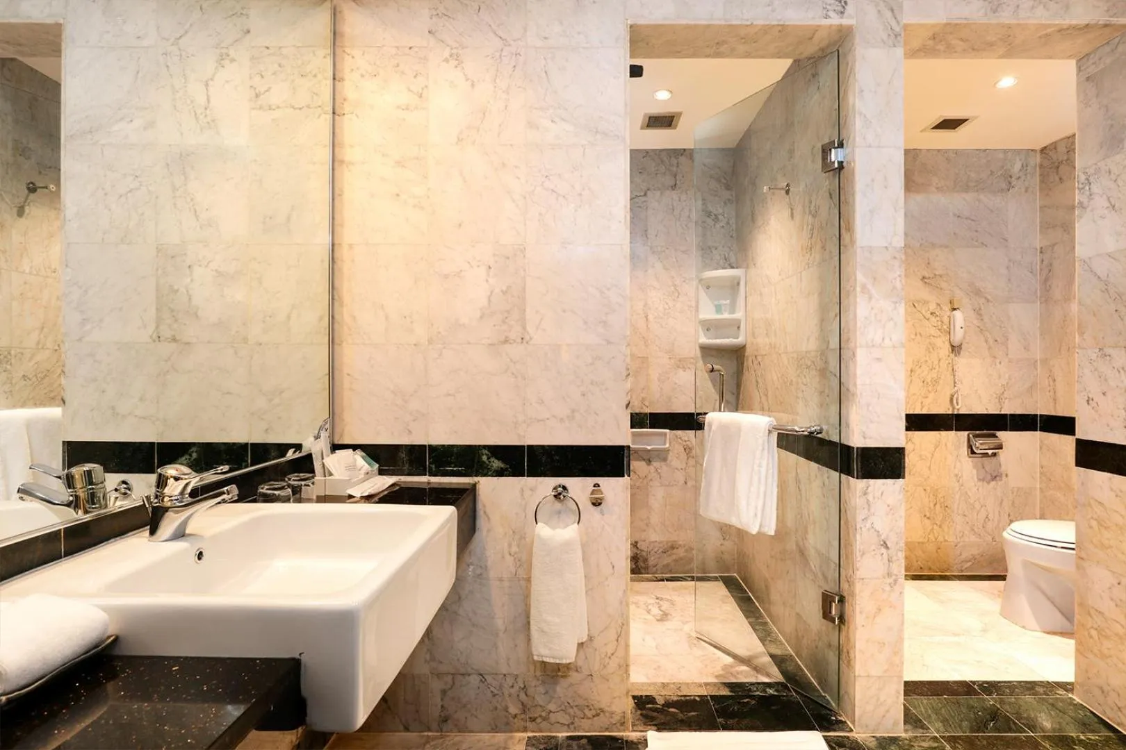 Shower in AP Premier Batam