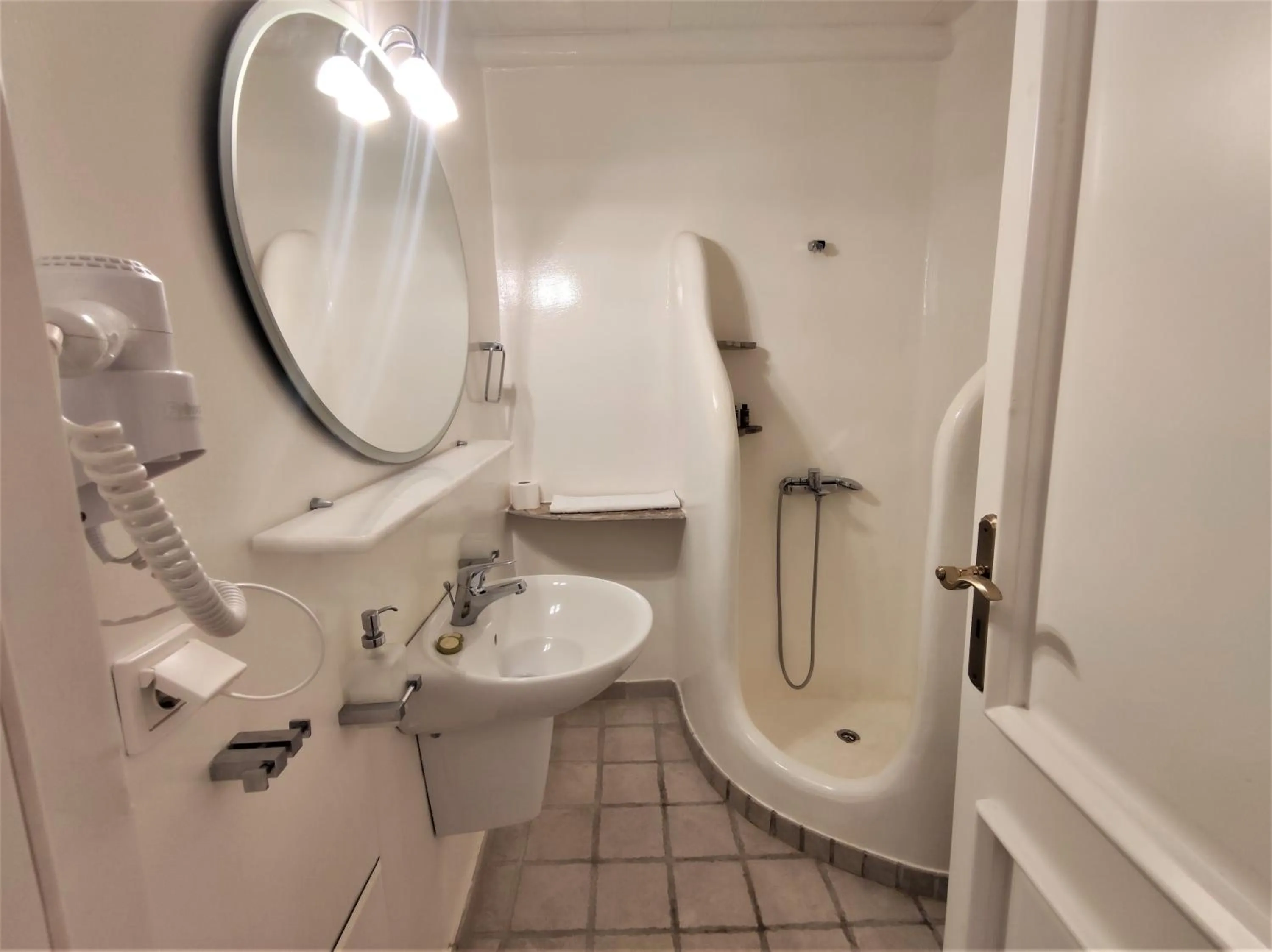 Shower in Mykonian Iros Suites & Villas