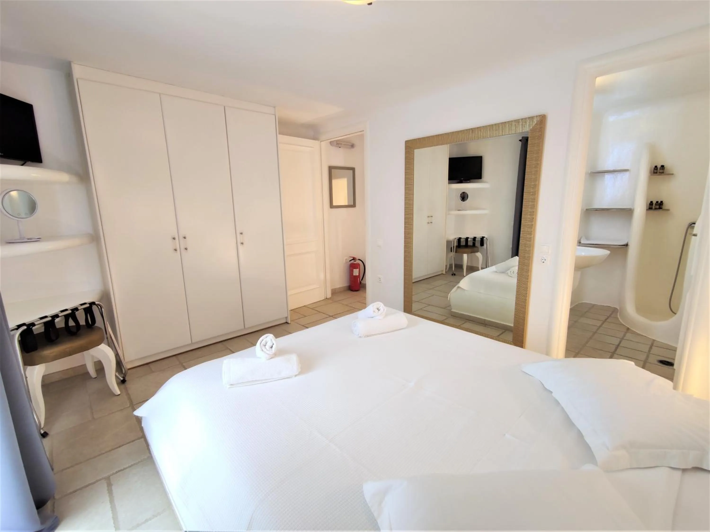 TV and multimedia in Mykonian Iros Suites & Villas