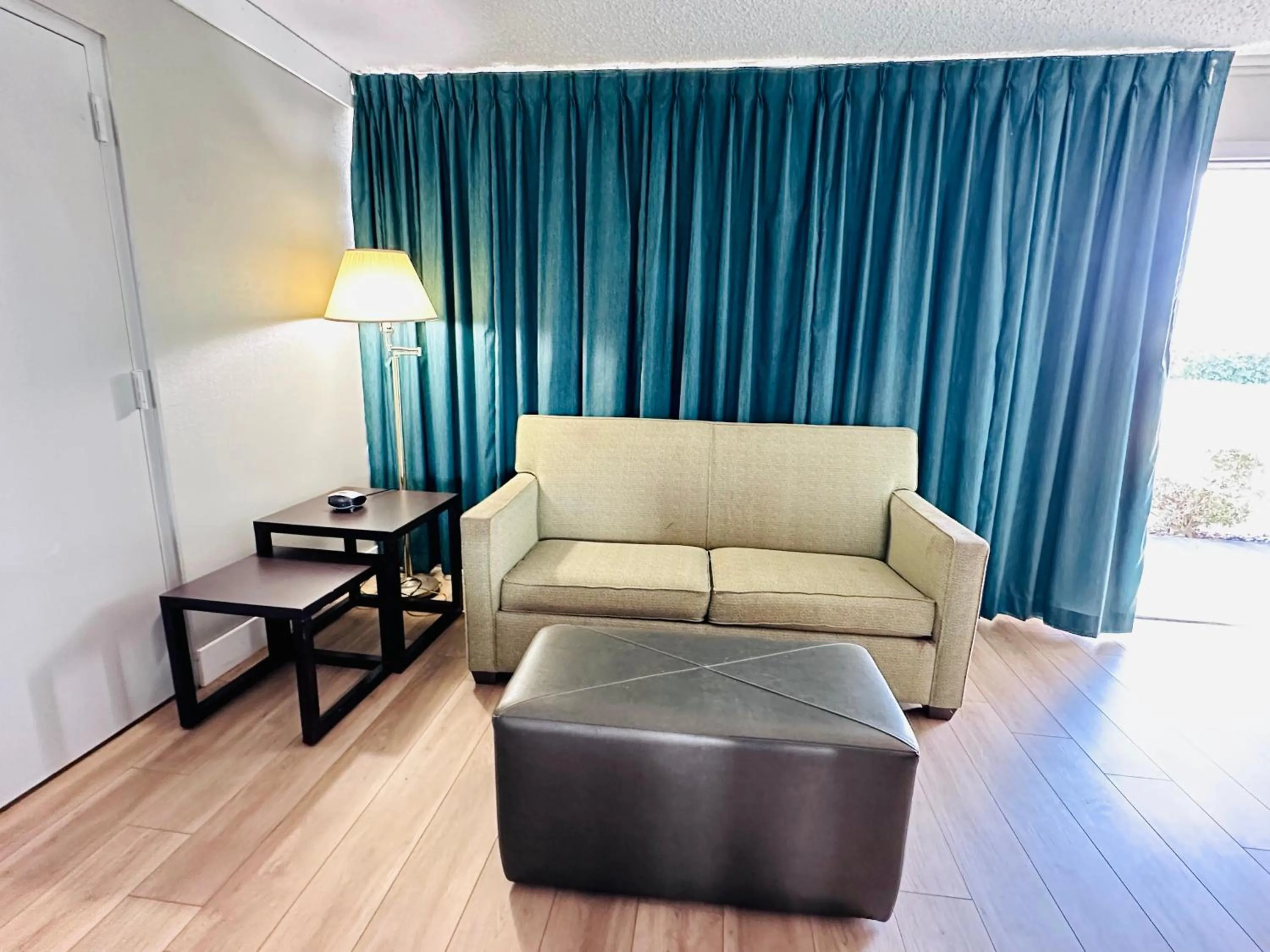 Living room in Hospitality House Union City I 69 US 51, TN