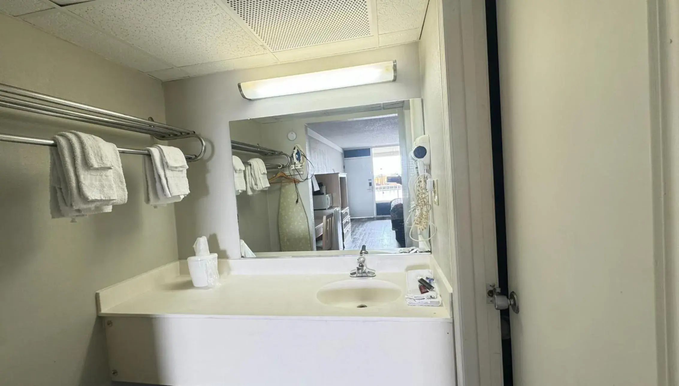 Double Room in Hospitality House Union City I 69 US 51, TN Double Room in Hospitality House Union City I 69 US 51, TN