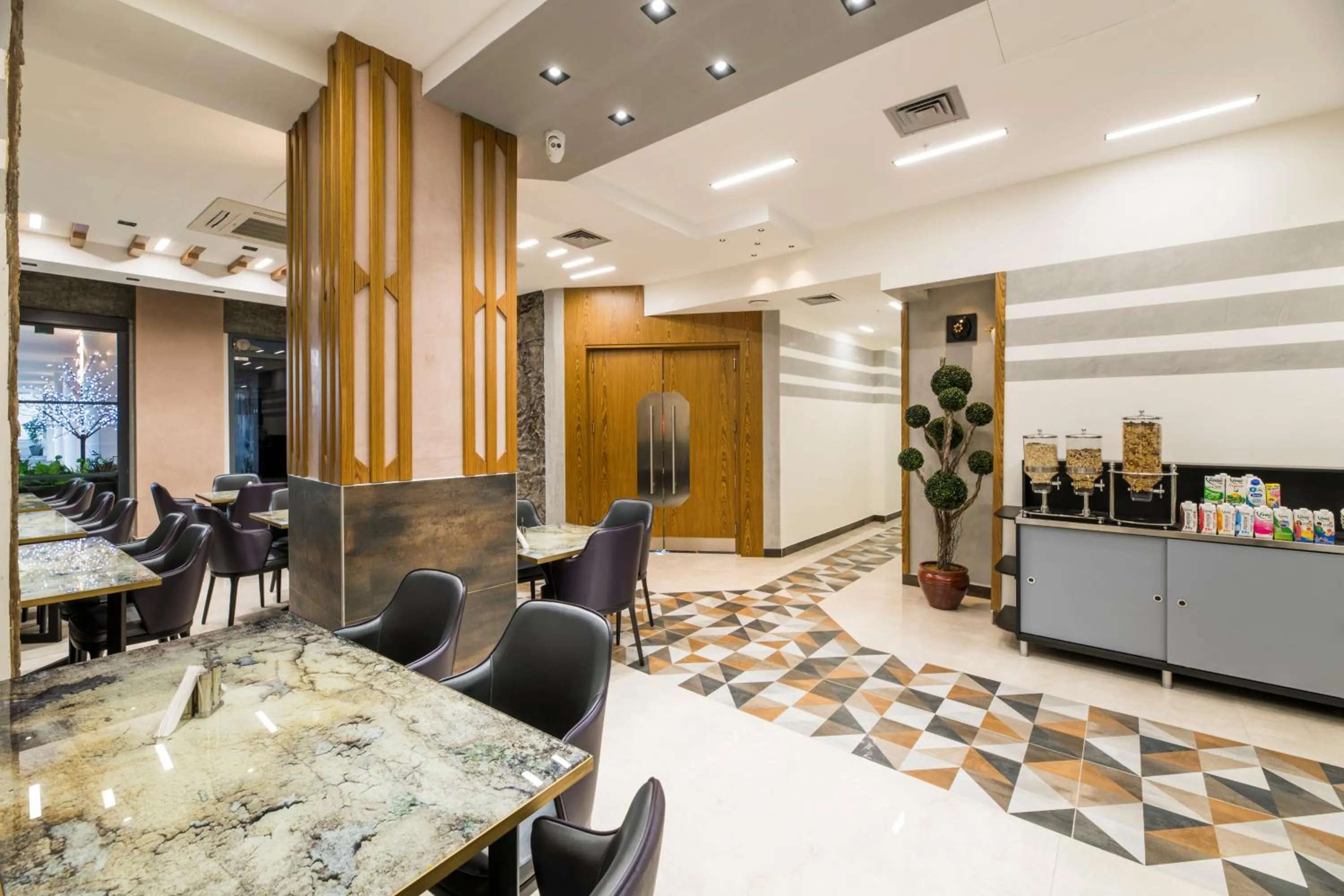 Restaurant/places to eat in Classy Suite Taksim