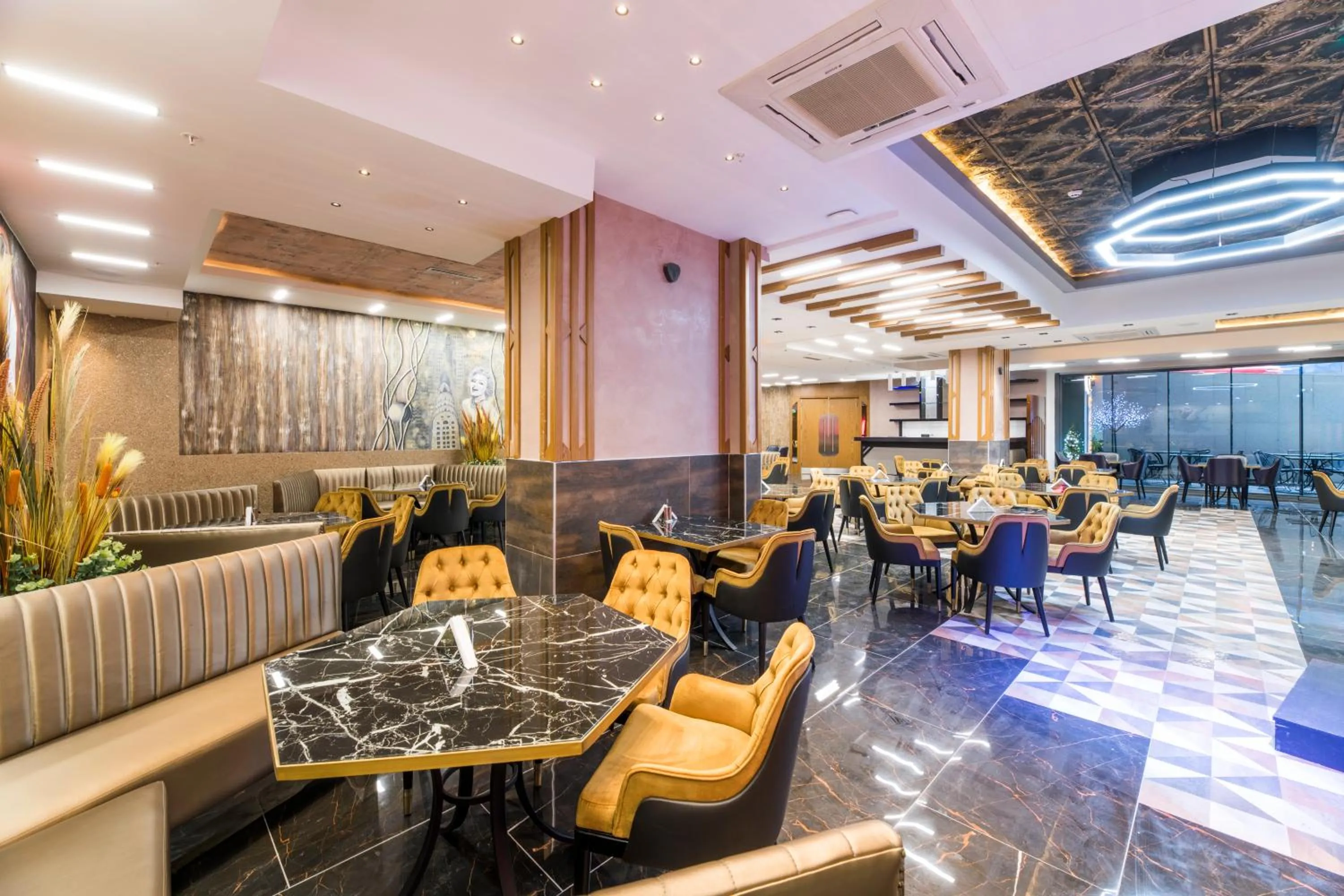 Restaurant/places to eat in Classy Suite Taksim