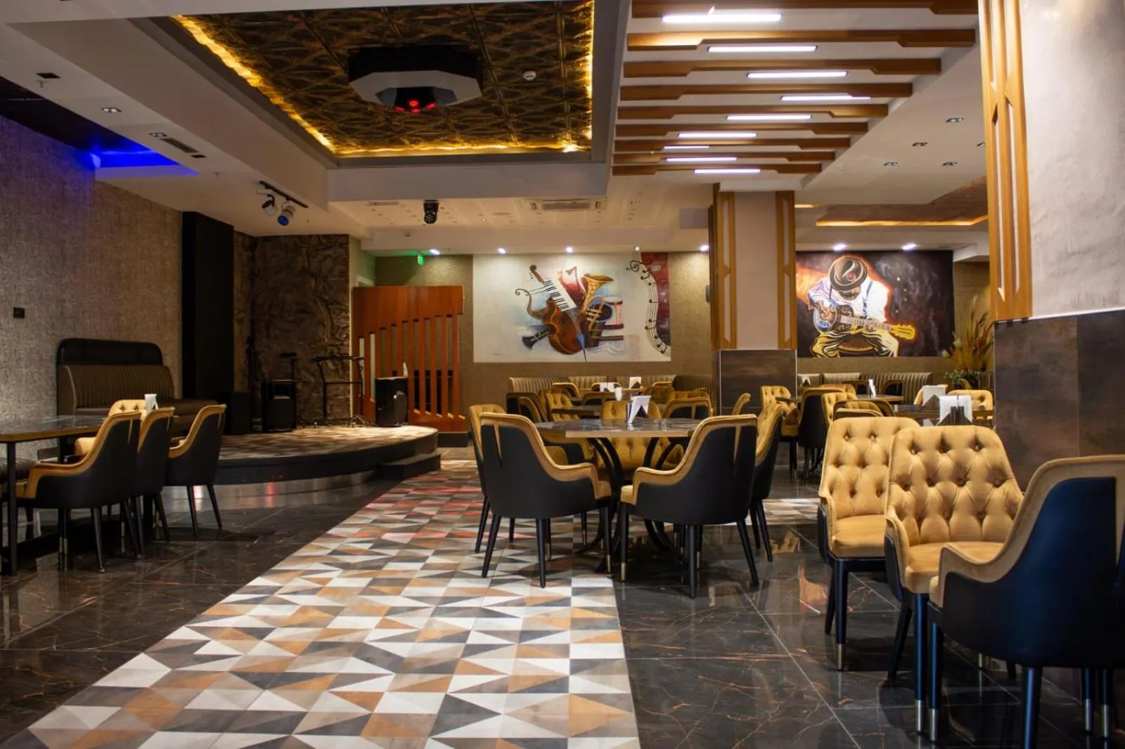 Restaurant/places to eat in Classy Suite Taksim