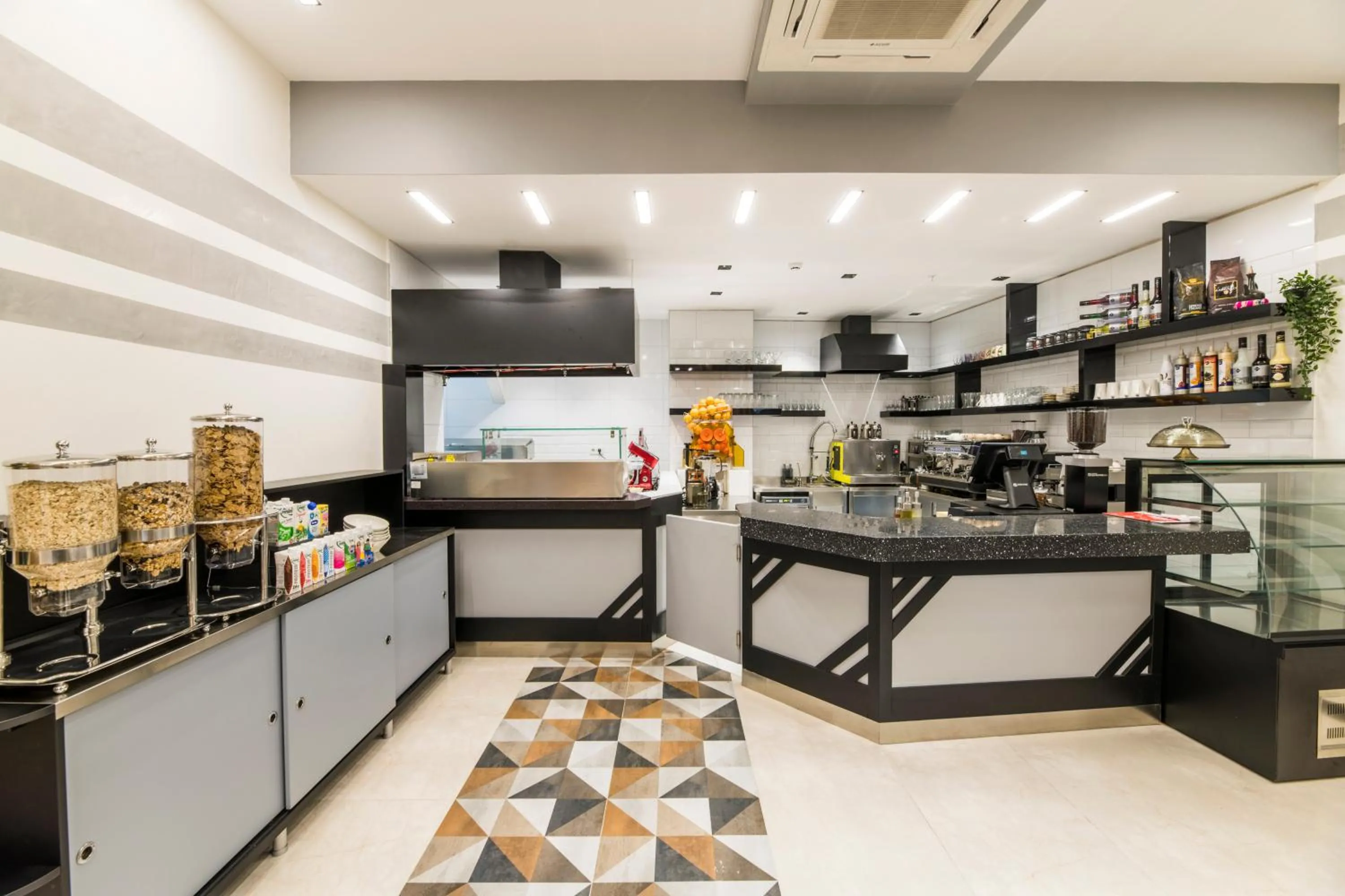 Restaurant/places to eat in Classy Suite Taksim