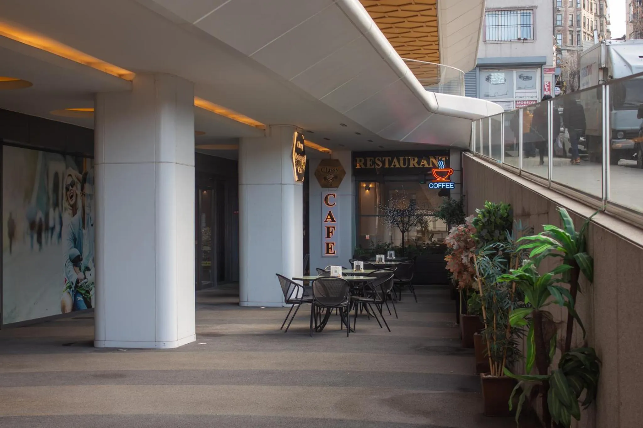 Restaurant/places to eat in Classy Suite Taksim