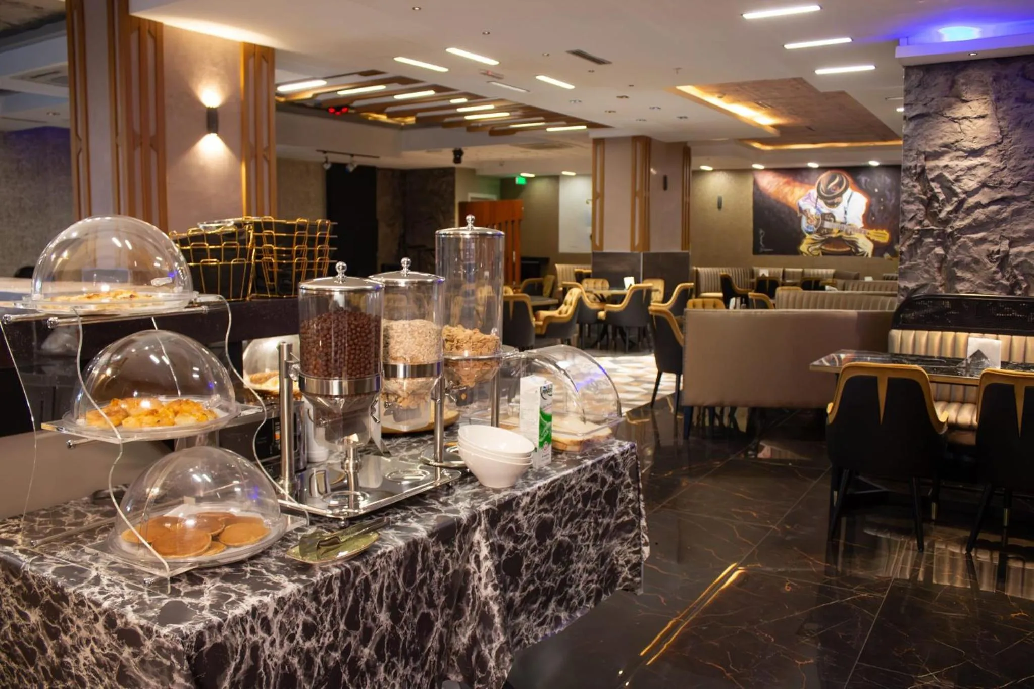 Restaurant/places to eat in Classy Suite Taksim