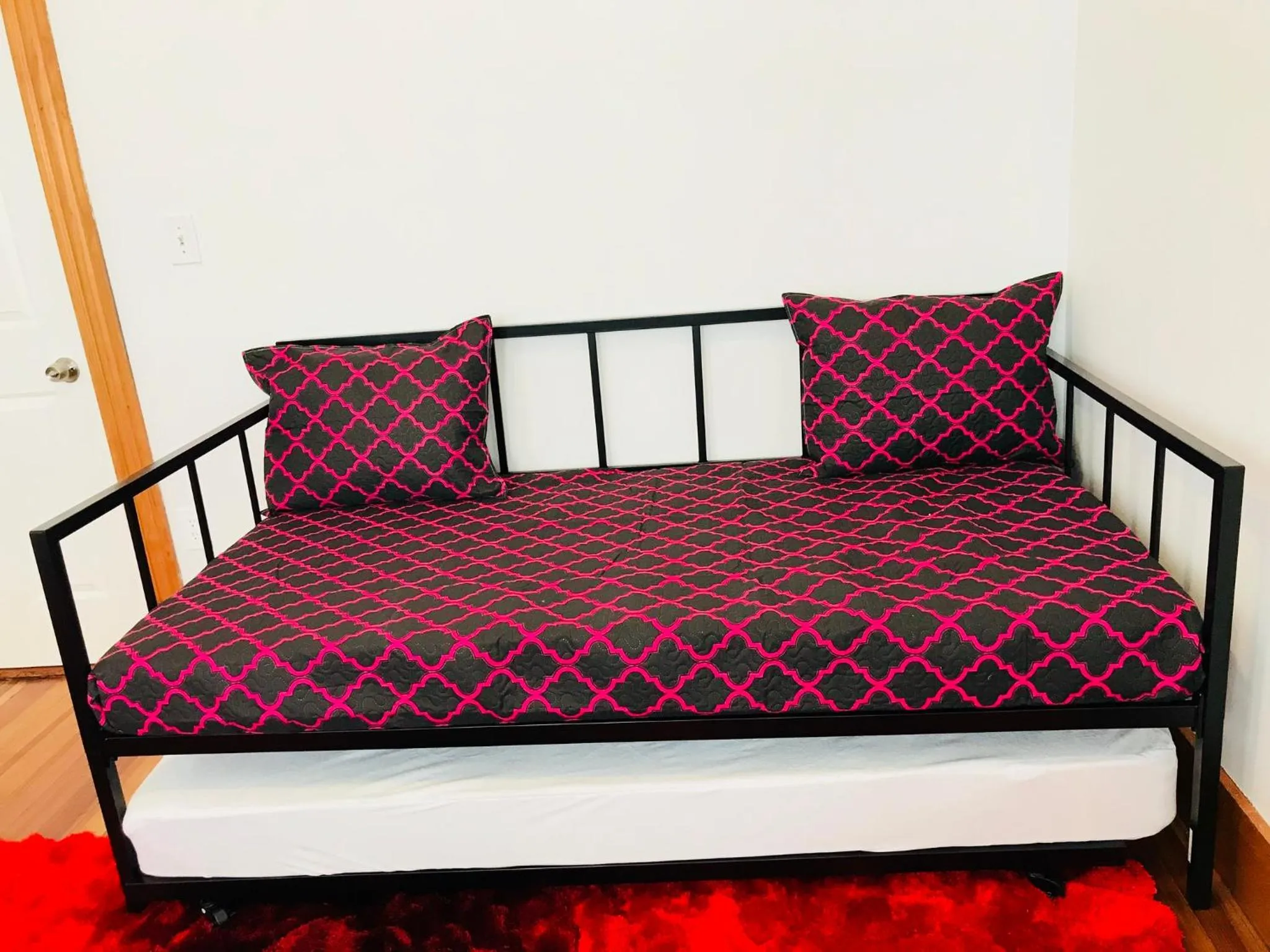 Bed in Boston Lodge and Suites