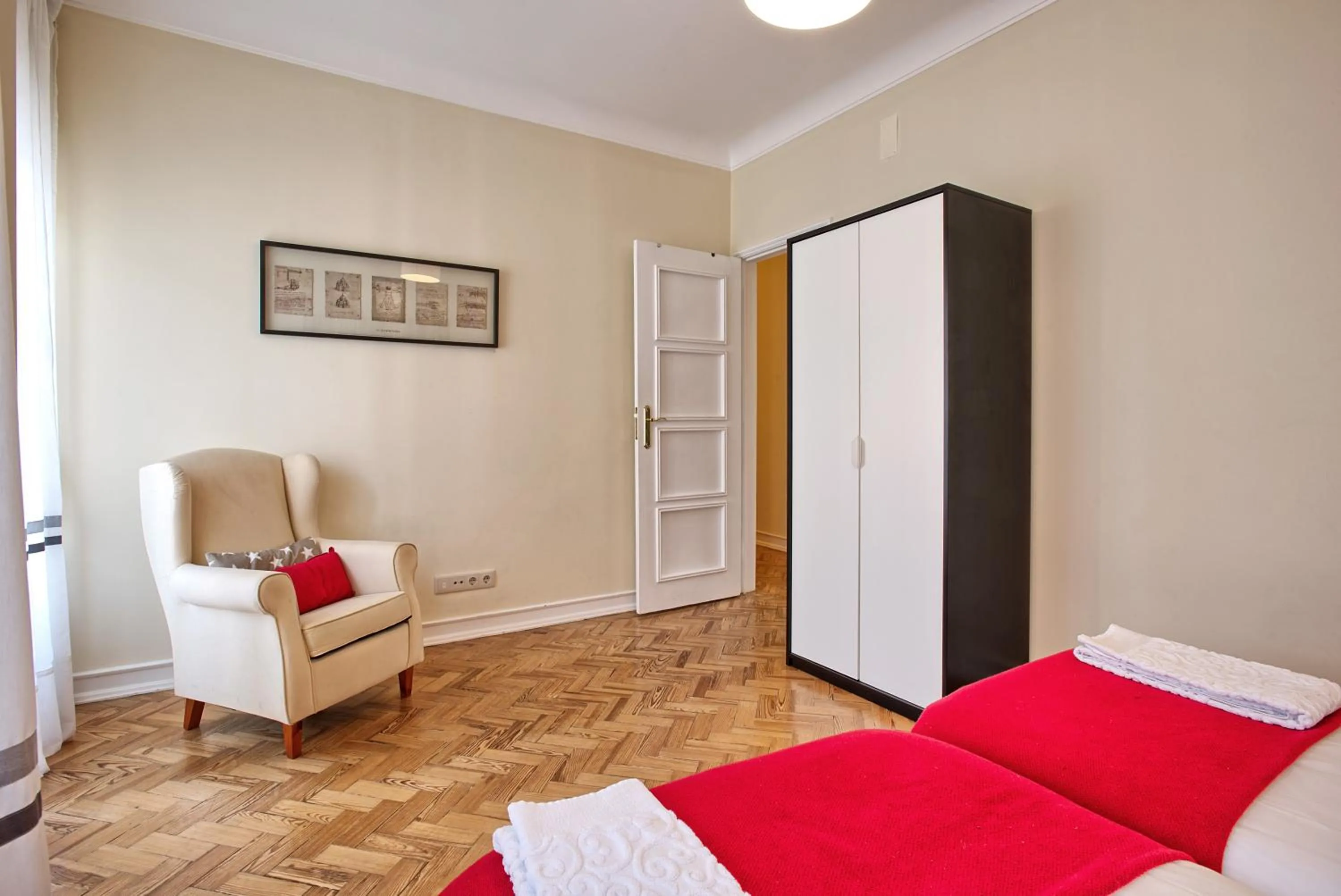 Almirante Top Floor / Almirante Reis Avenue