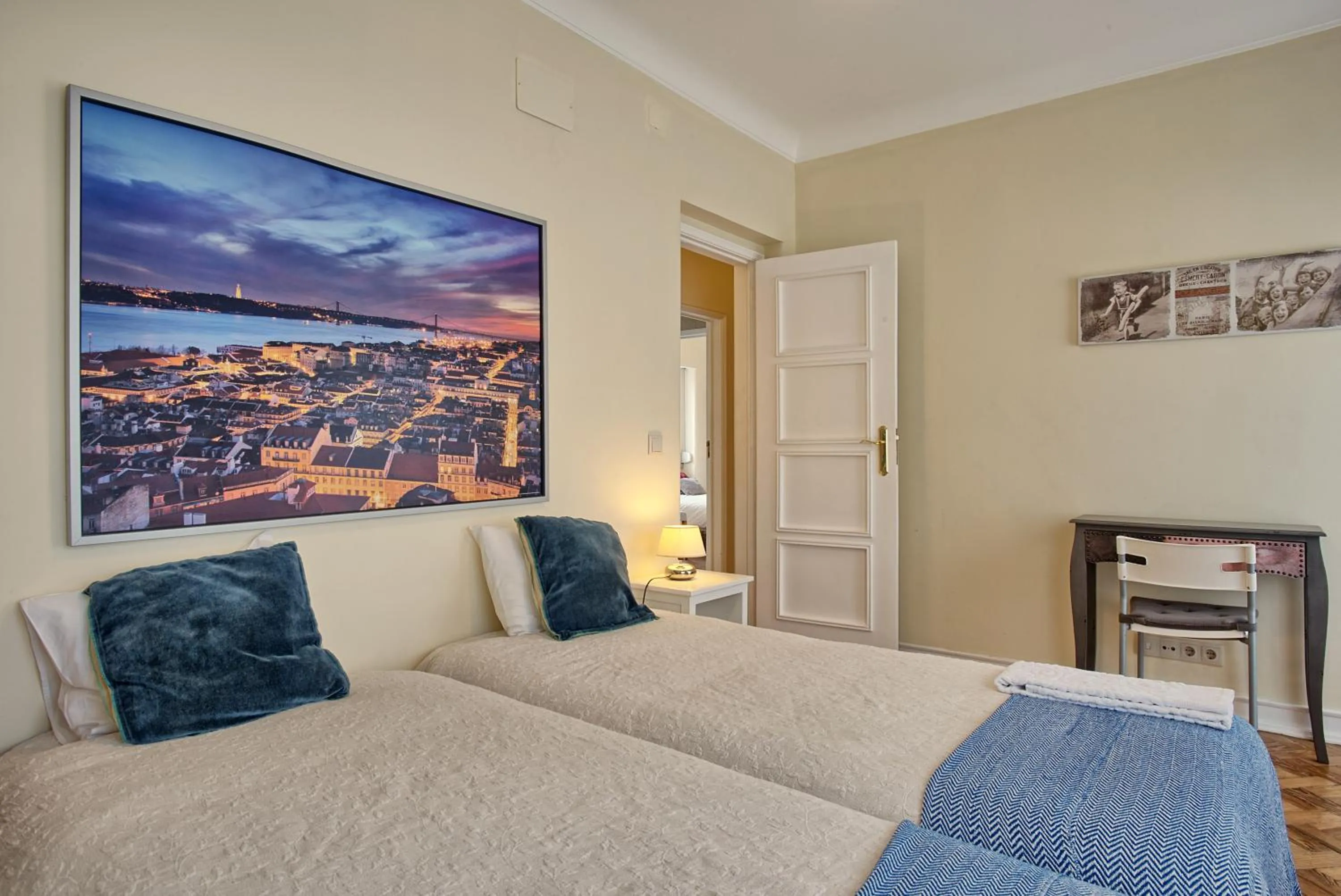 Almirante Top Floor / Almirante Reis Avenue