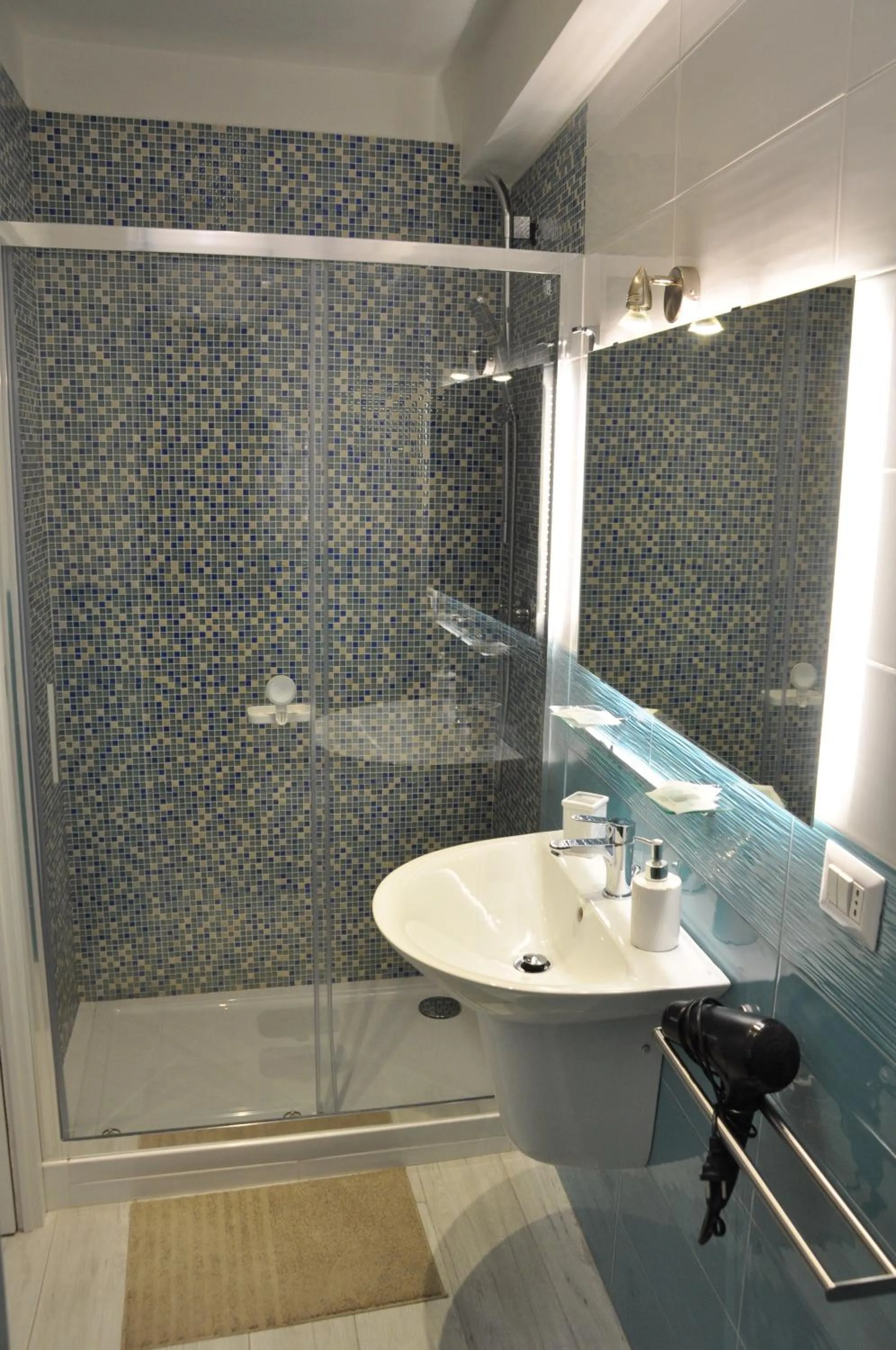 Bathroom in La Disfida Di Barletta