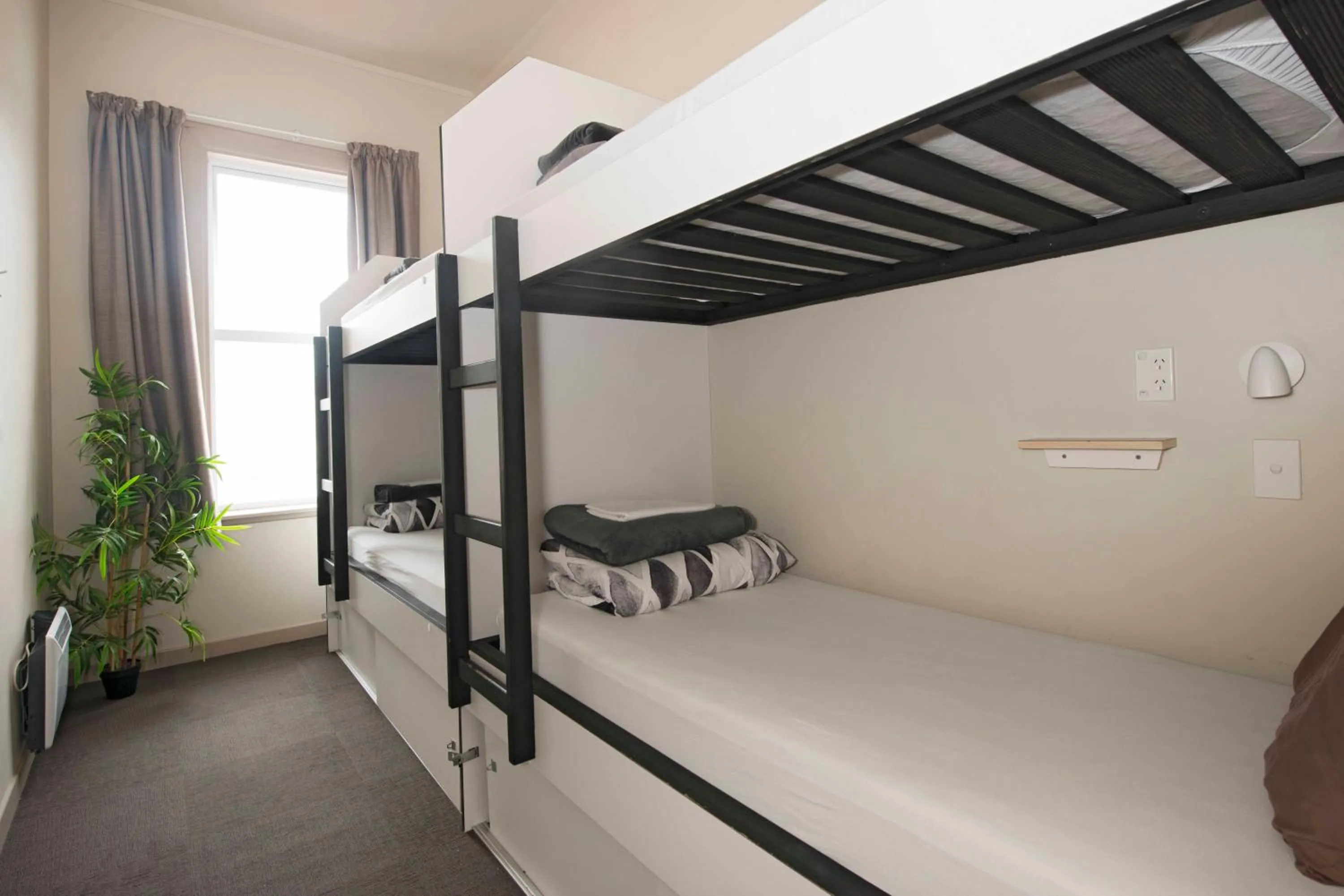 Bed in Bridge Backpackers