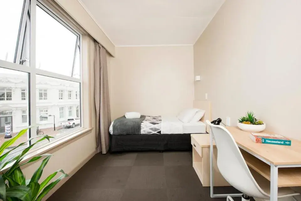 Day, Bed in Bridge Backpackers Day, Bed in Bridge Backpackers