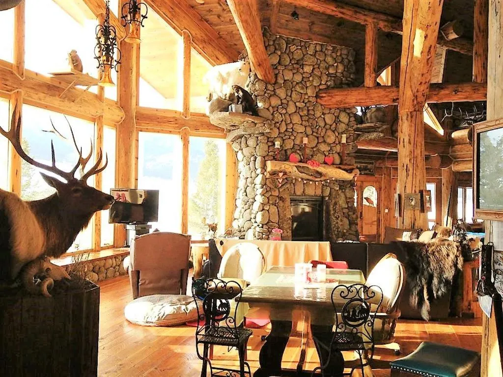 Living room in McDonald's Ranch Lodge