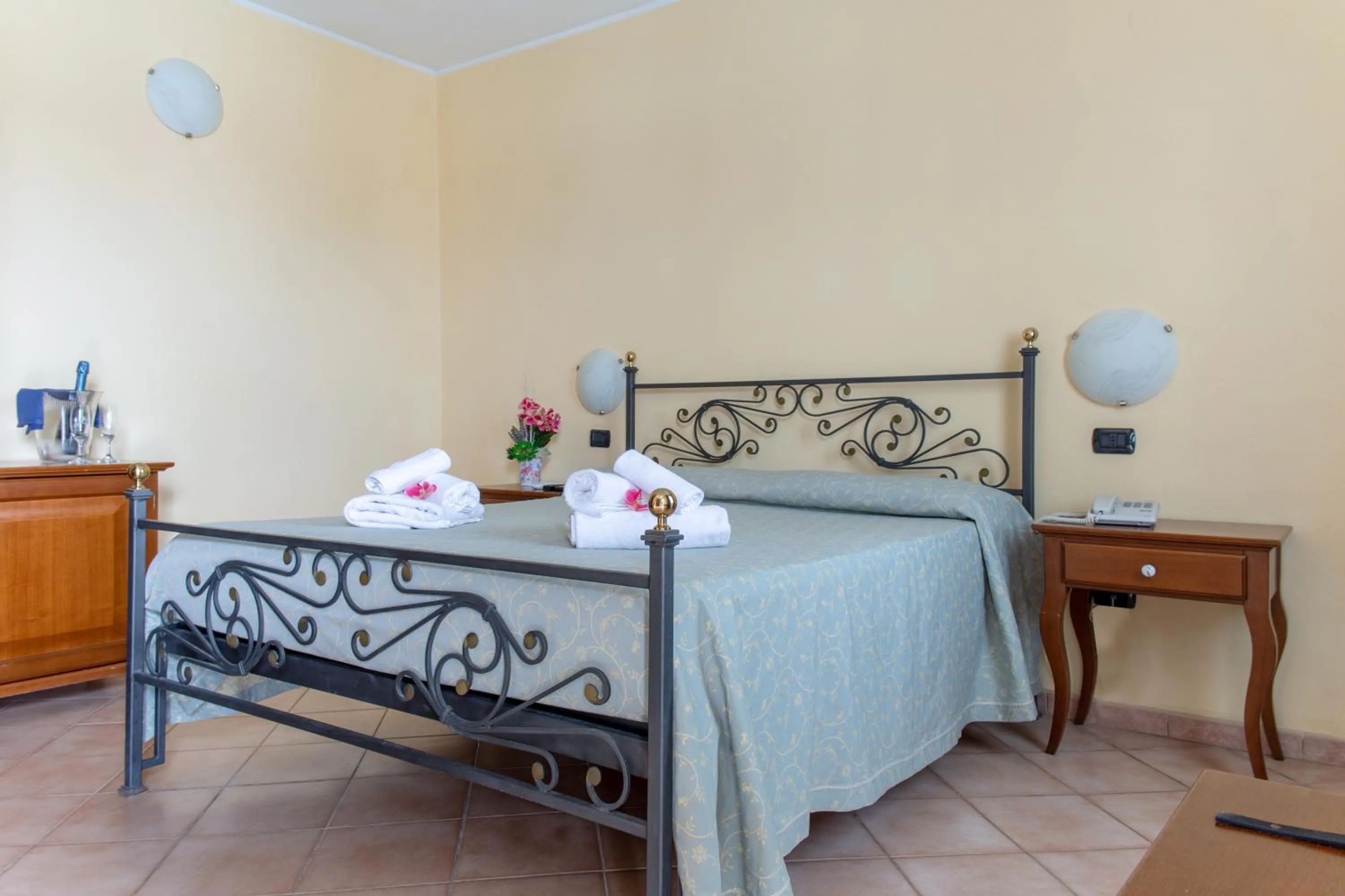 Bed in Villaggio Hotel Lido San Giuseppe