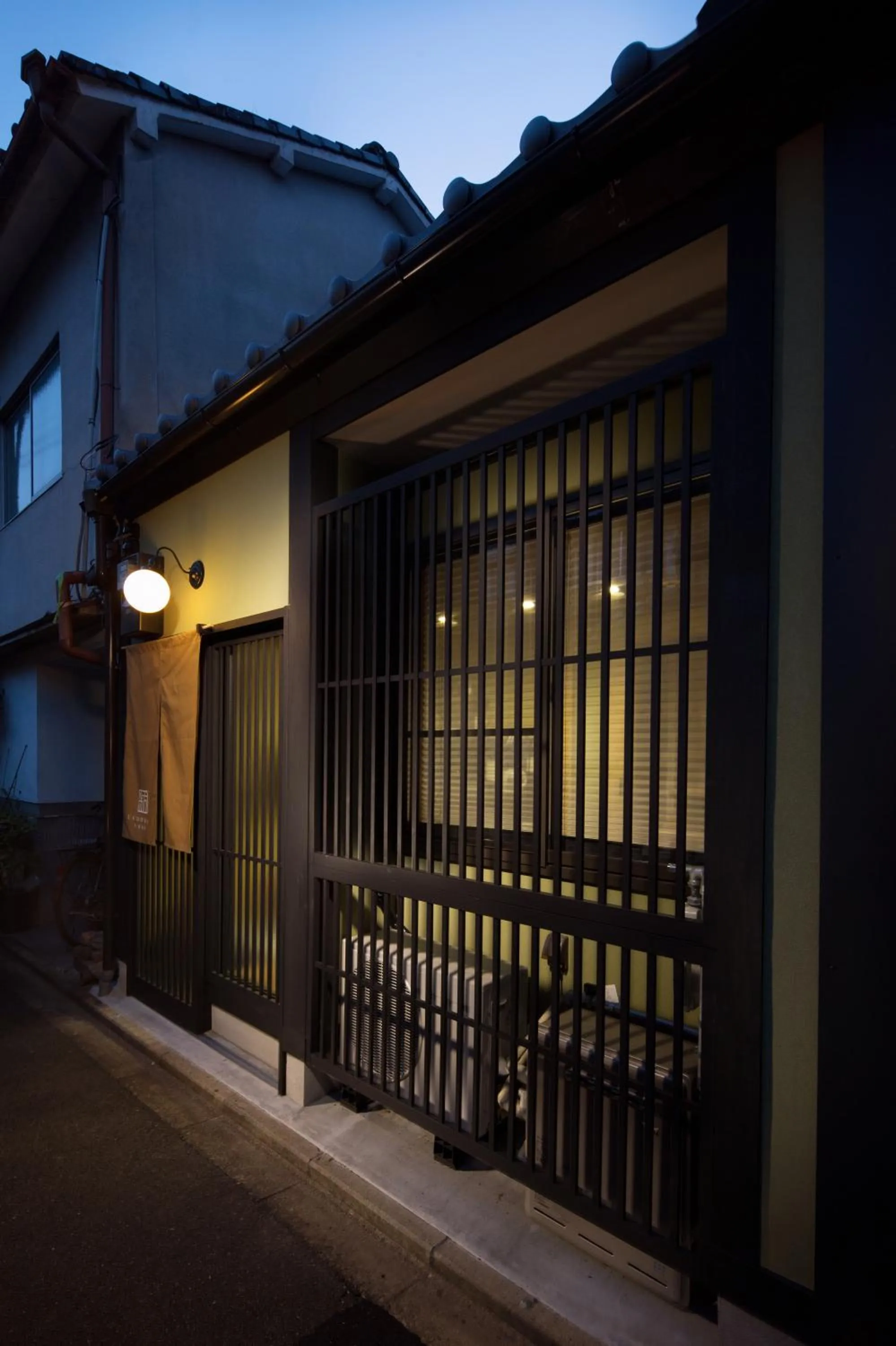 Property building in Tsumugi Hachijo Muromachi