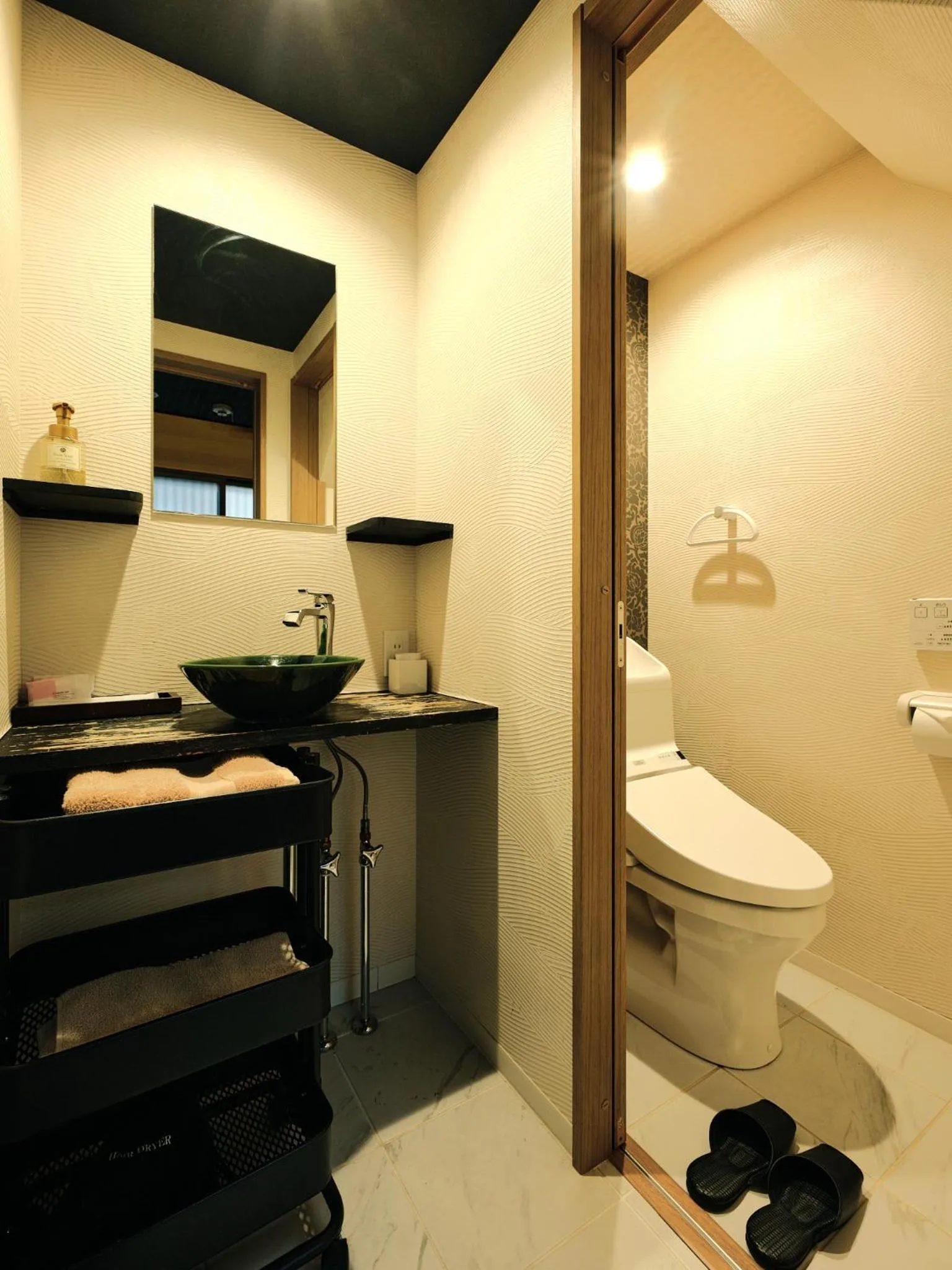 Toilet in Tsumugi Hachijo Muromachi