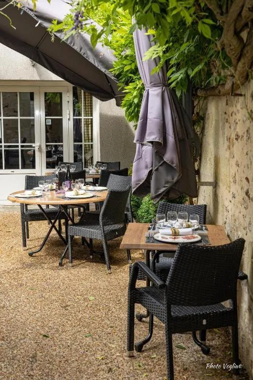 Garden in Logis Auberge Le Colombien - Hôtel et Restaurant