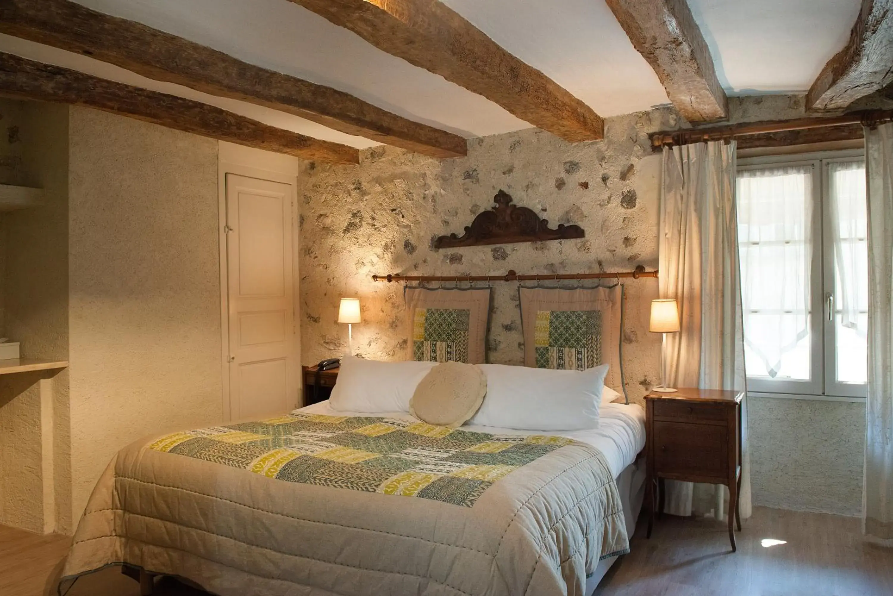 Bedroom, Bed in Logis Auberge Le Colombien - Hôtel et Restaurant Bedroom, Bed in Logis Auberge Le Colombien - Hôtel et Restaurant