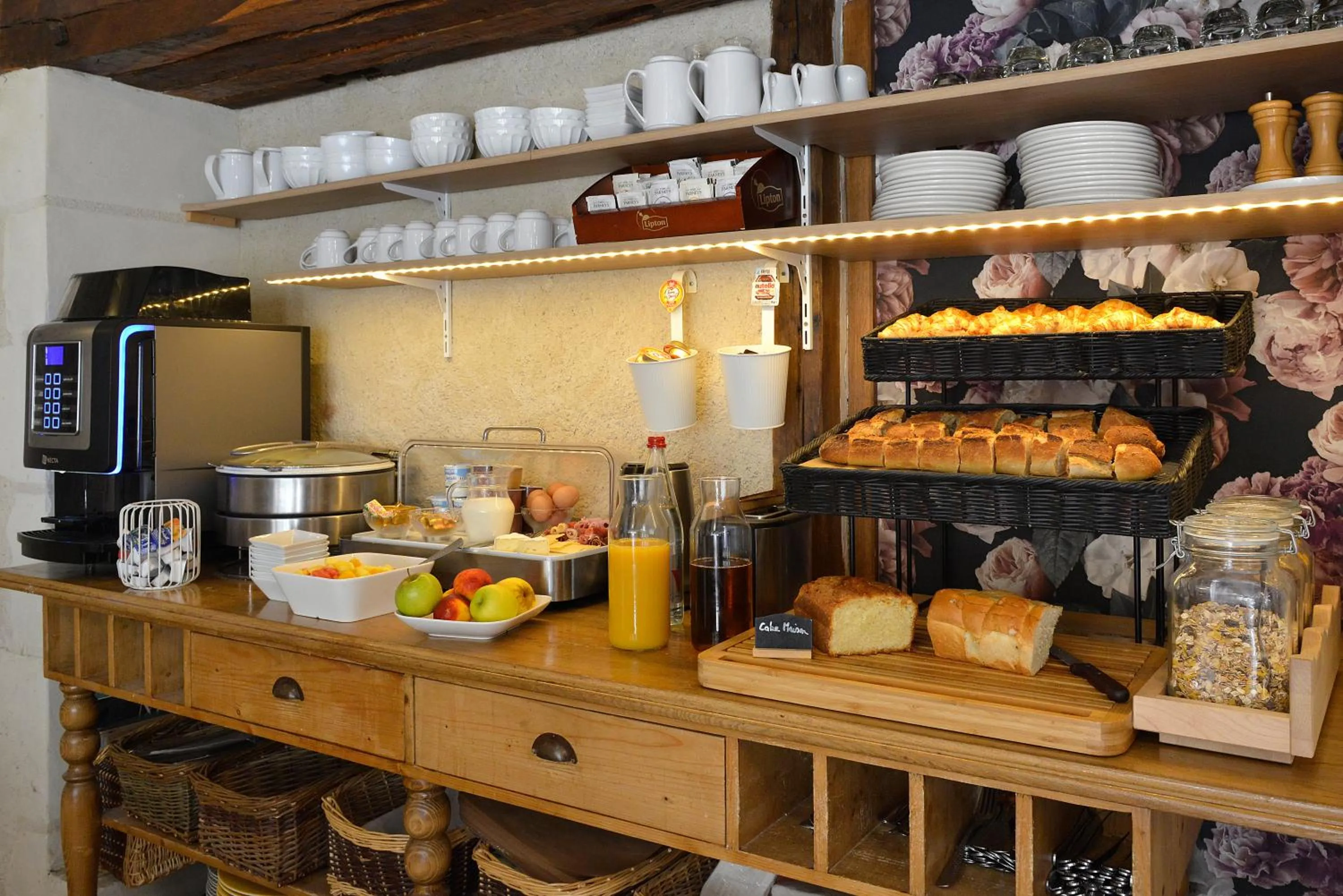 Breakfast in Logis Auberge Le Colombien - Hôtel et Restaurant