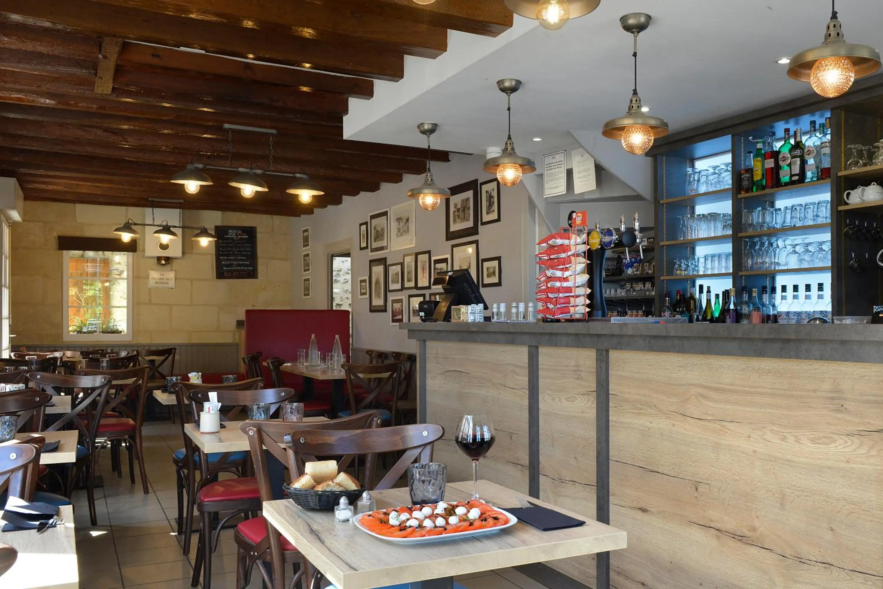 Restaurant/places to eat in Logis Auberge Le Colombien - Hôtel et Restaurant