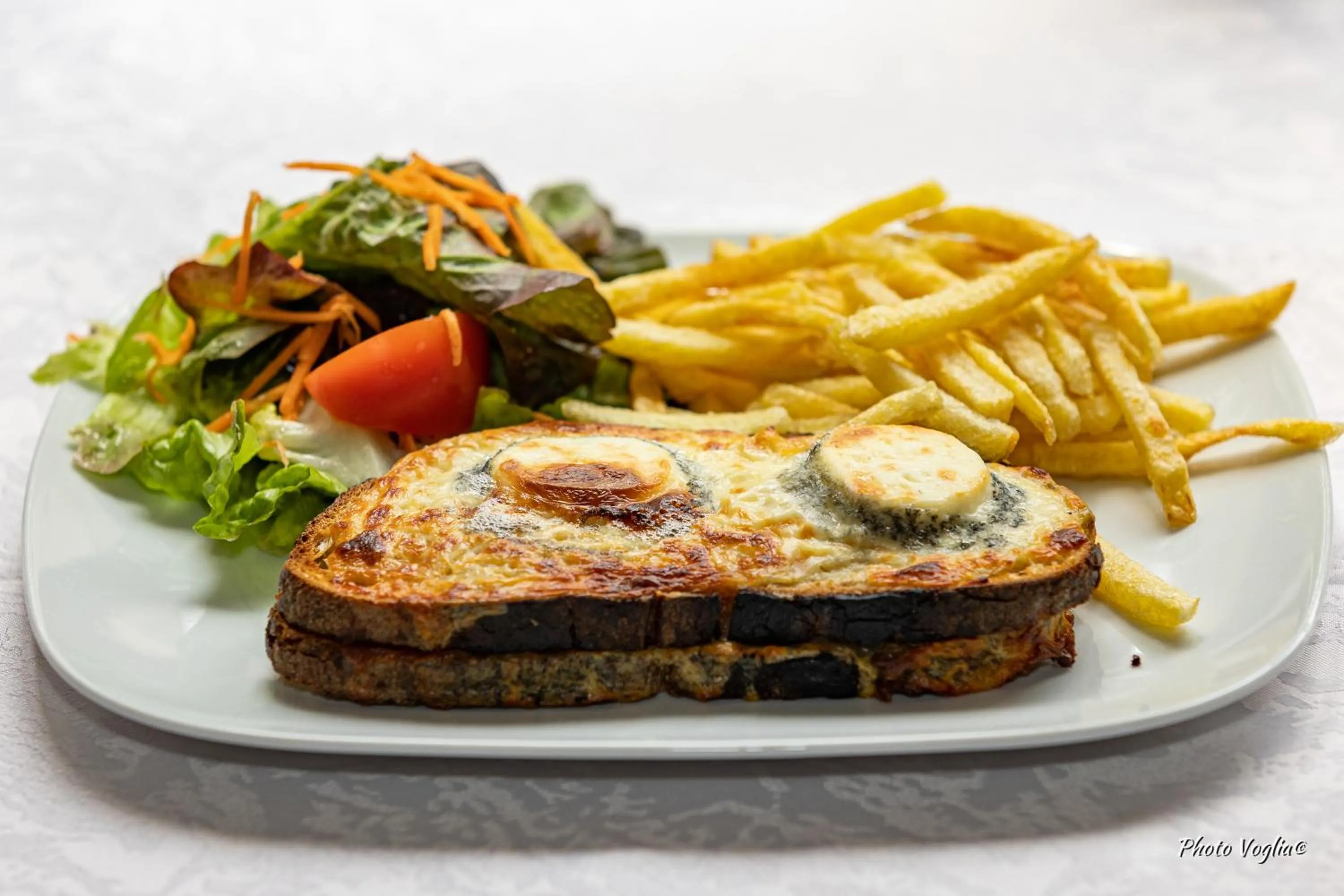 Food in Logis Auberge Le Colombien - Hôtel et Restaurant