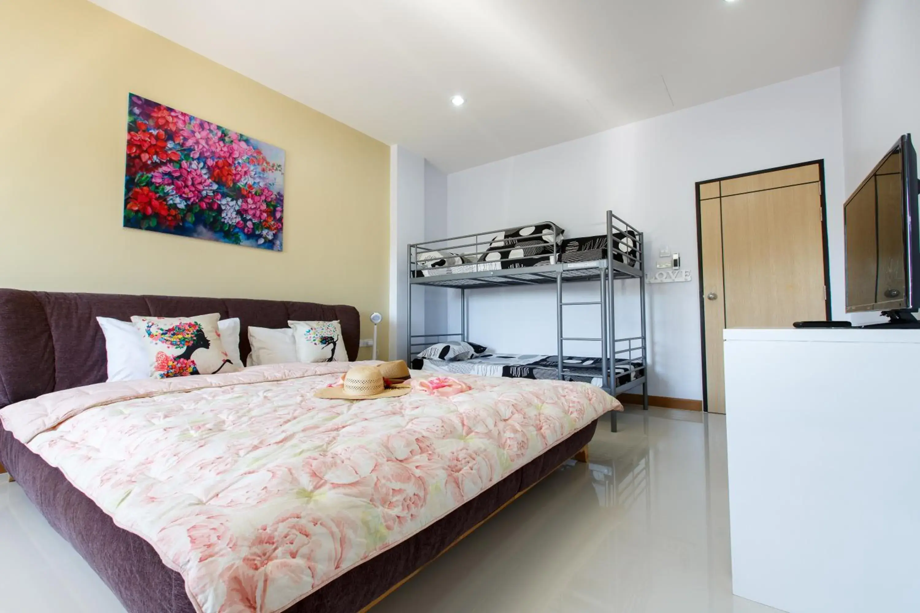 minibar, Bed in YaYa B By Briza Group minibar, Bed in YaYa B By Briza Group