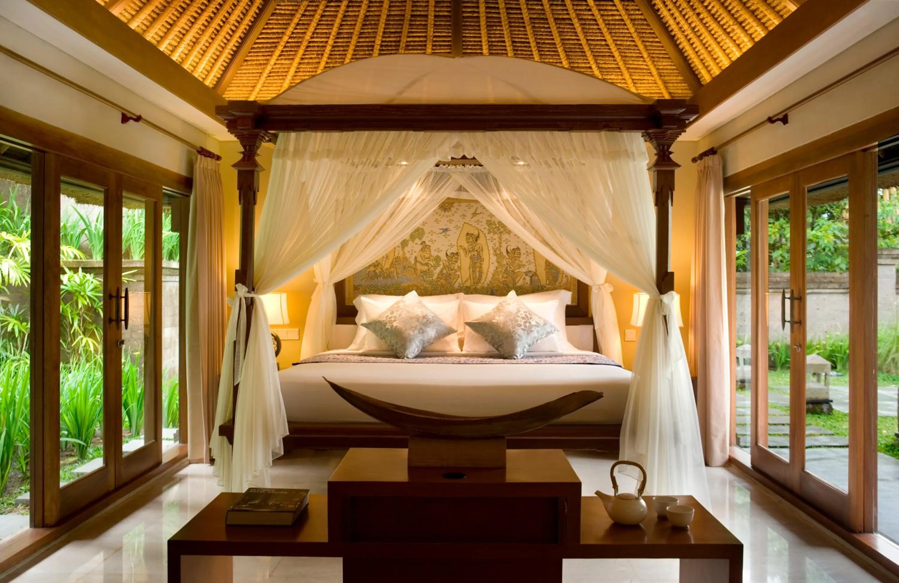 Bed in Kamandalu Ubud