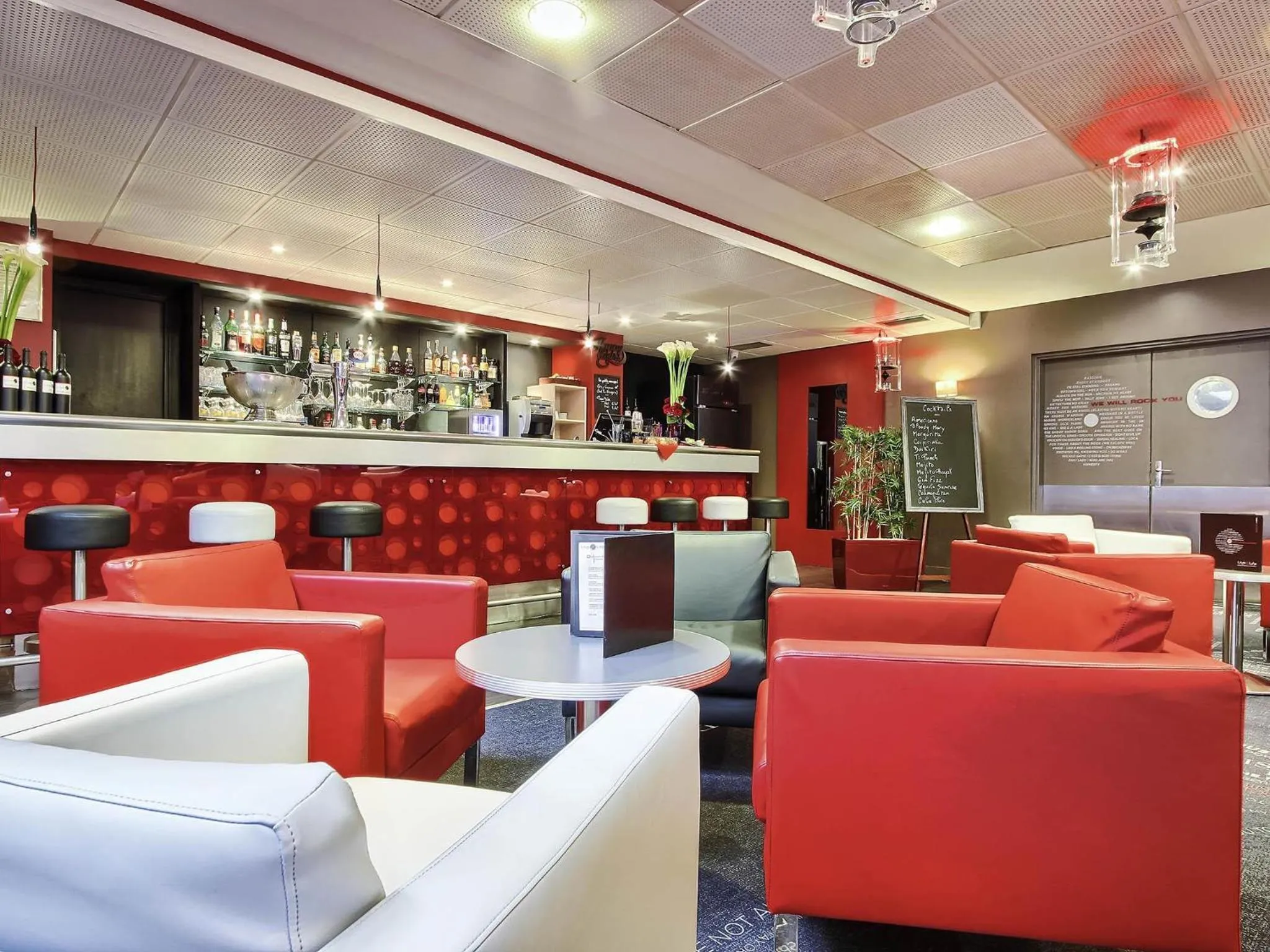 Lounge or bar in ibis Styles Paris Roissy-CDG