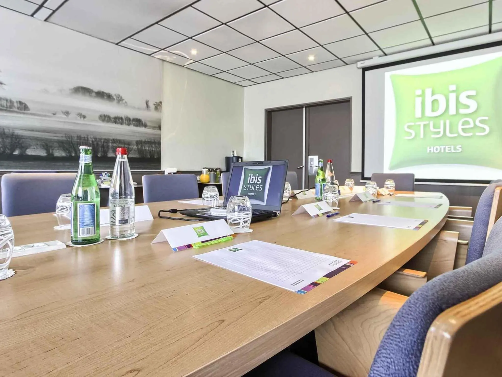 Meeting/conference room in ibis Styles Paris Roissy-CDG