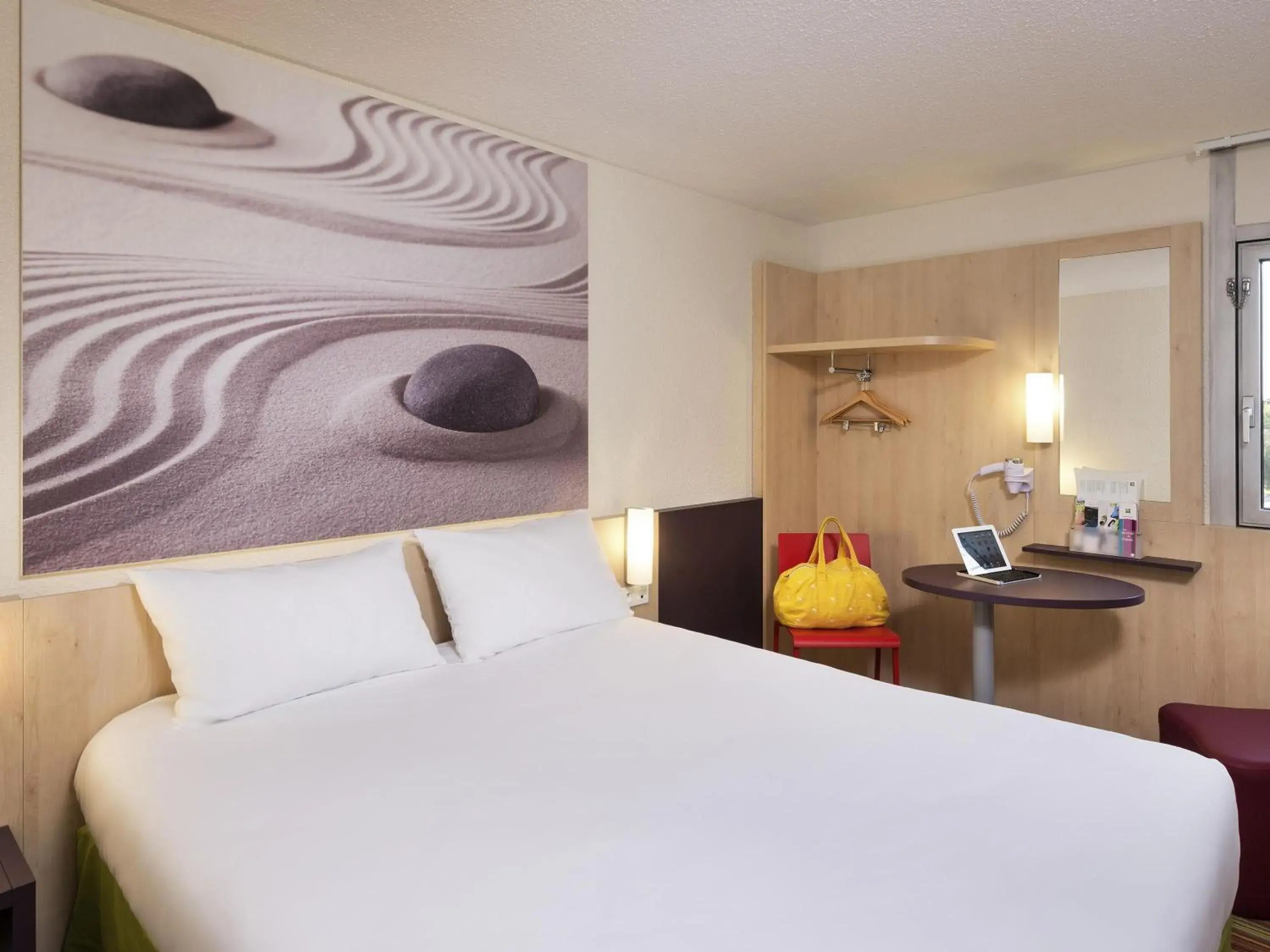 Property building, Bed in ibis Styles Paris Roissy-CDG Property building, Bed in ibis Styles Paris Roissy-CDG