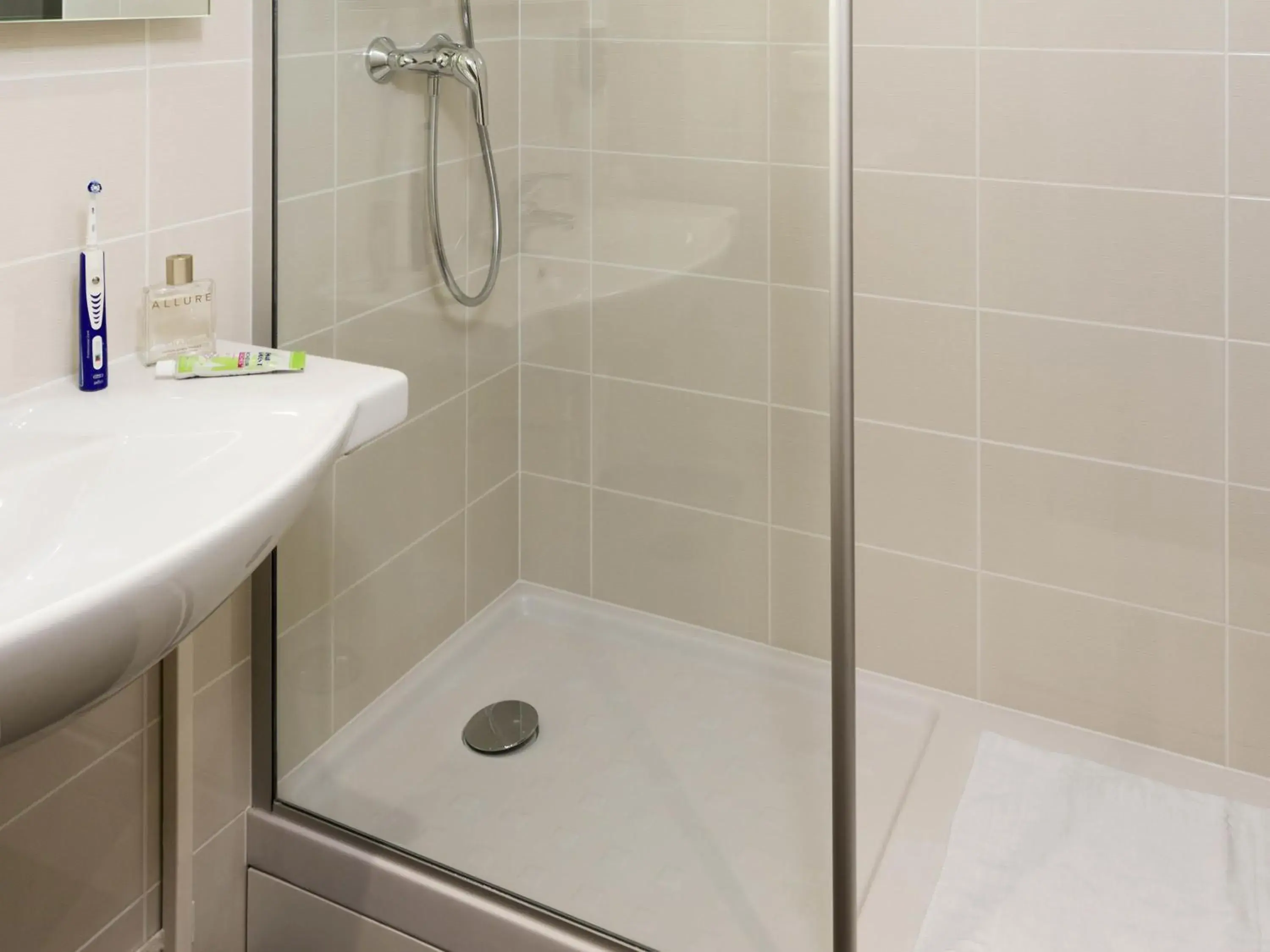 Bedroom in ibis Styles Paris Roissy-CDG Bedroom in ibis Styles Paris Roissy-CDG