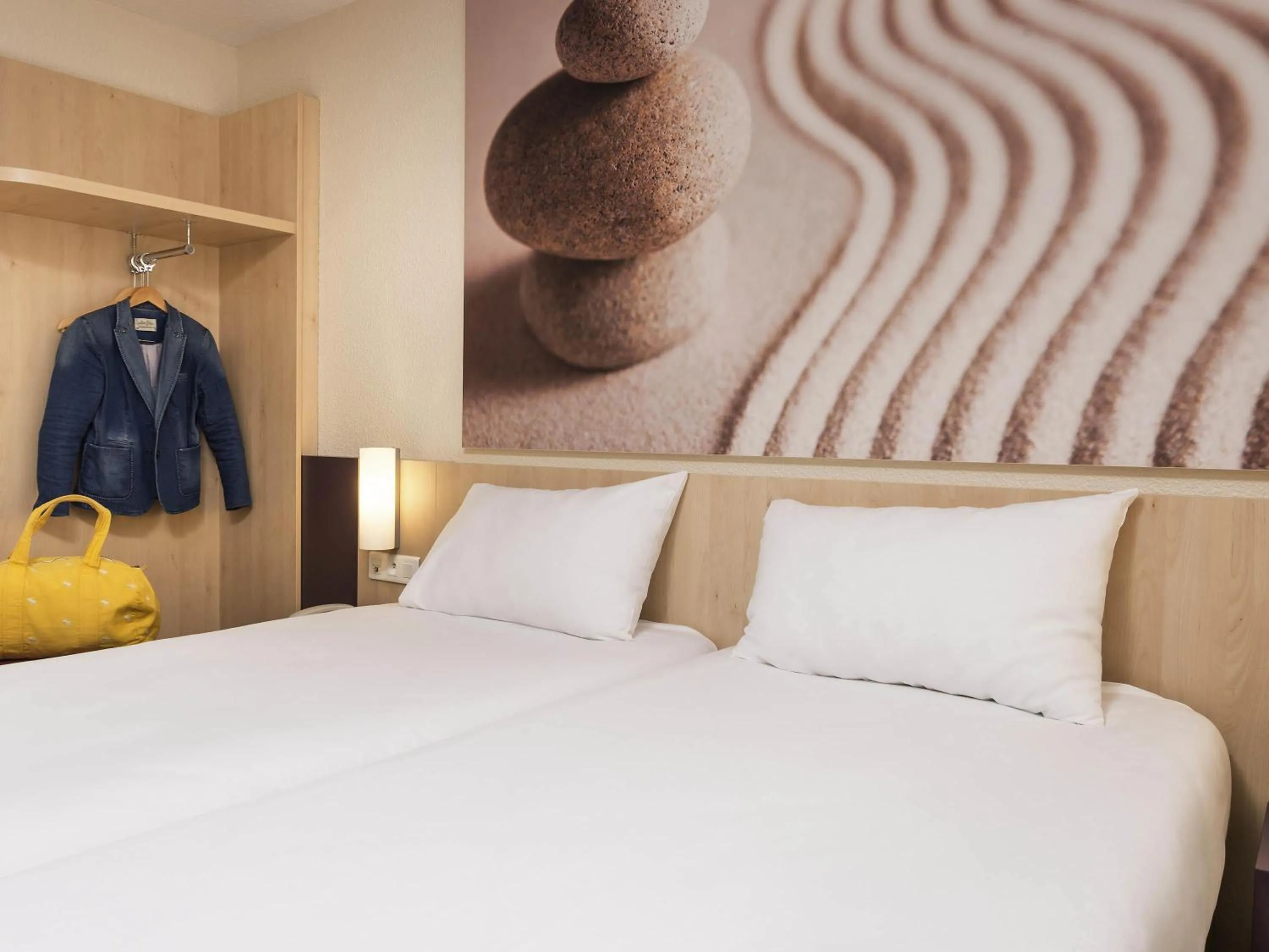 Bedroom, Bed in ibis Styles Paris Roissy-CDG